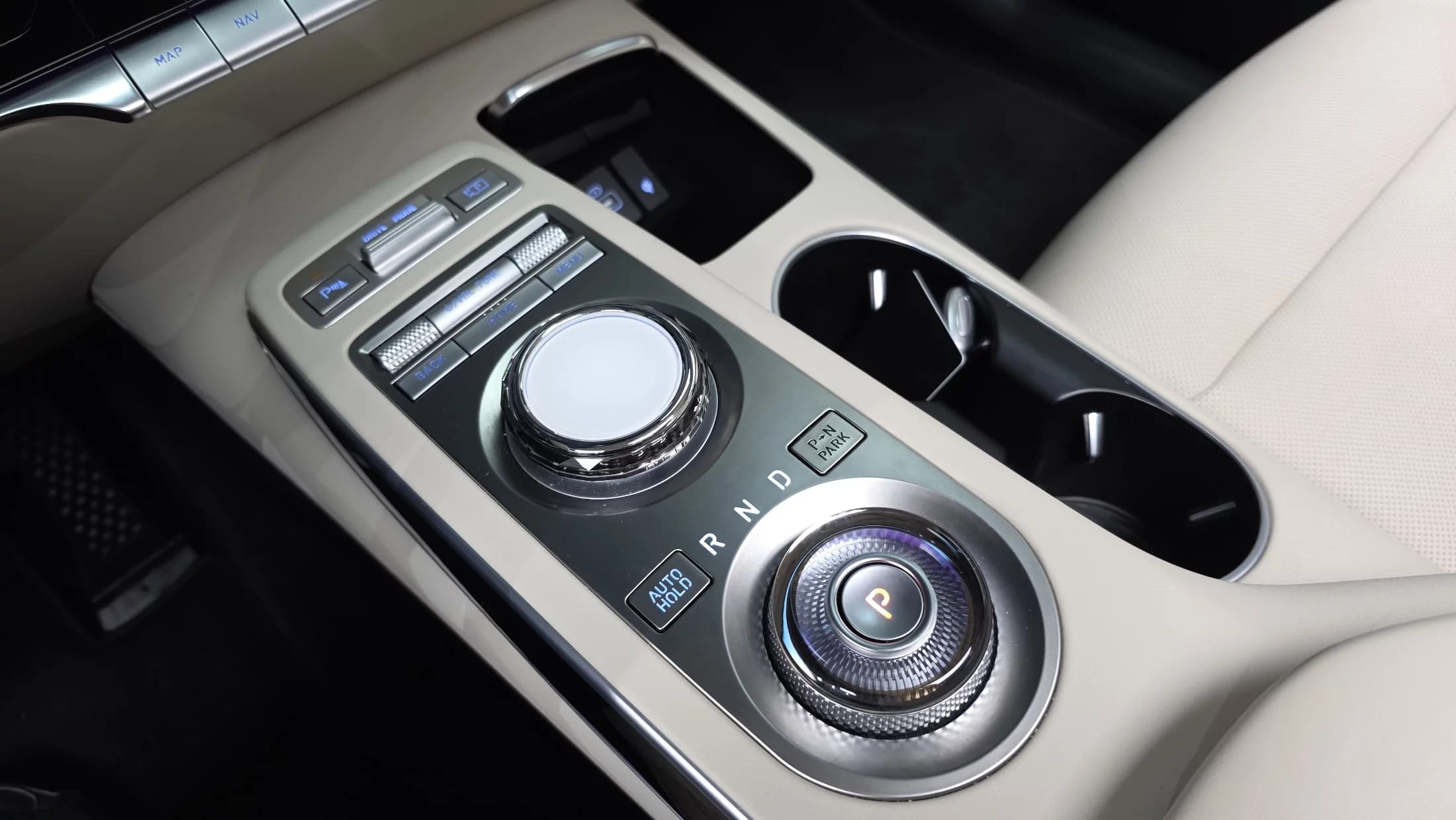 Genesis GV70 2.5T Gasoline 2WD, 2023 г. 36121 км. — фото 8