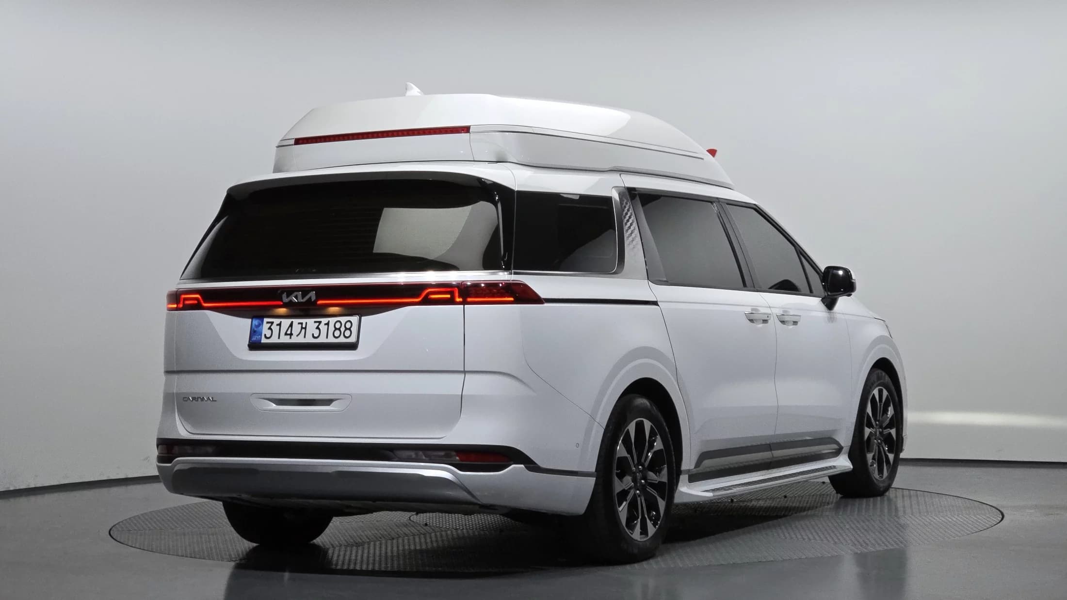 Kia Carnival Gasoline 4-Seater Hi-Limousine Signature, 2023 г. 31007 км. — фото 2