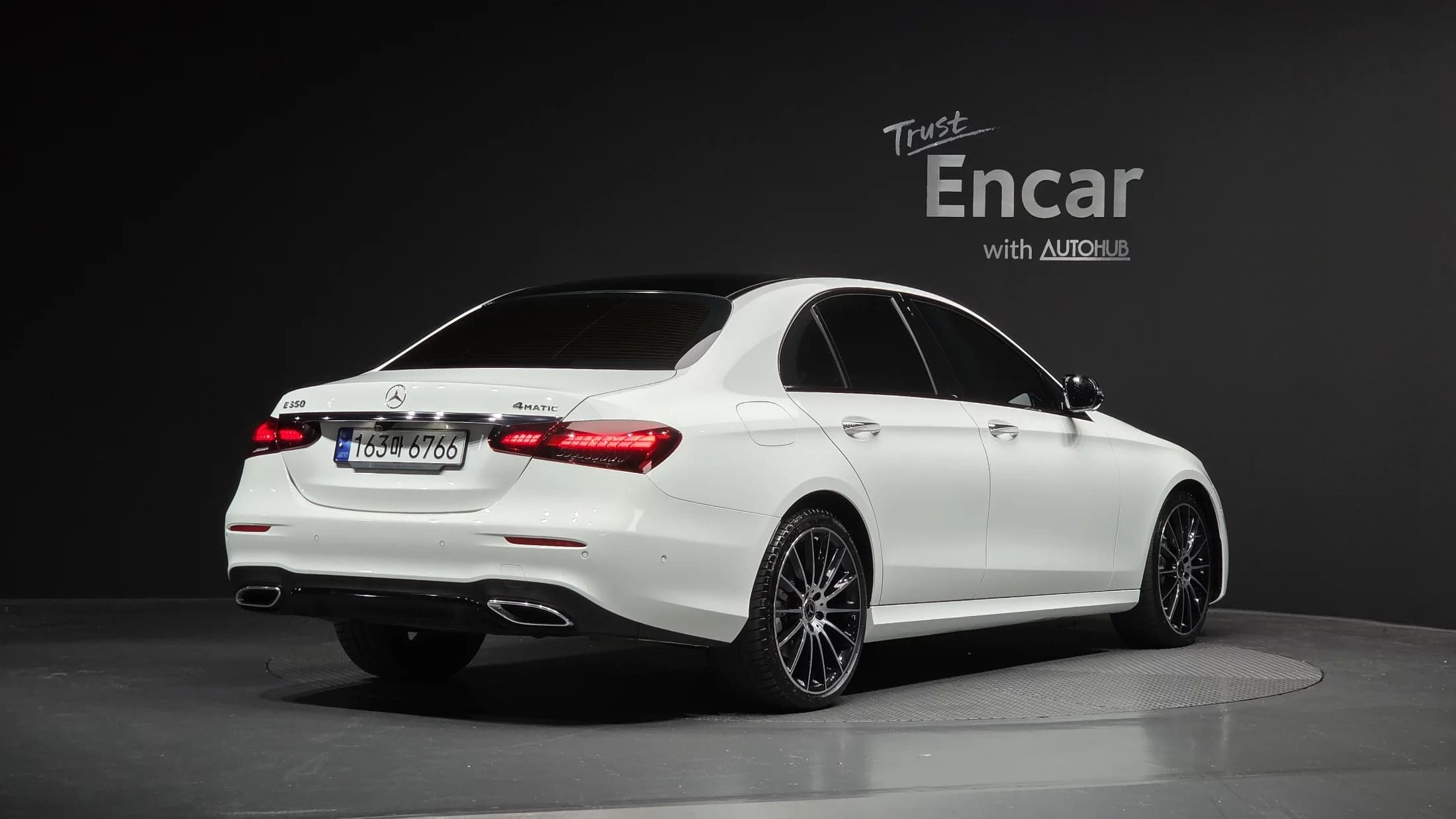 Mercedes-Benz E-Class E350 4MATIC AMG Line, 2023 г. 21666 км. — фото 2