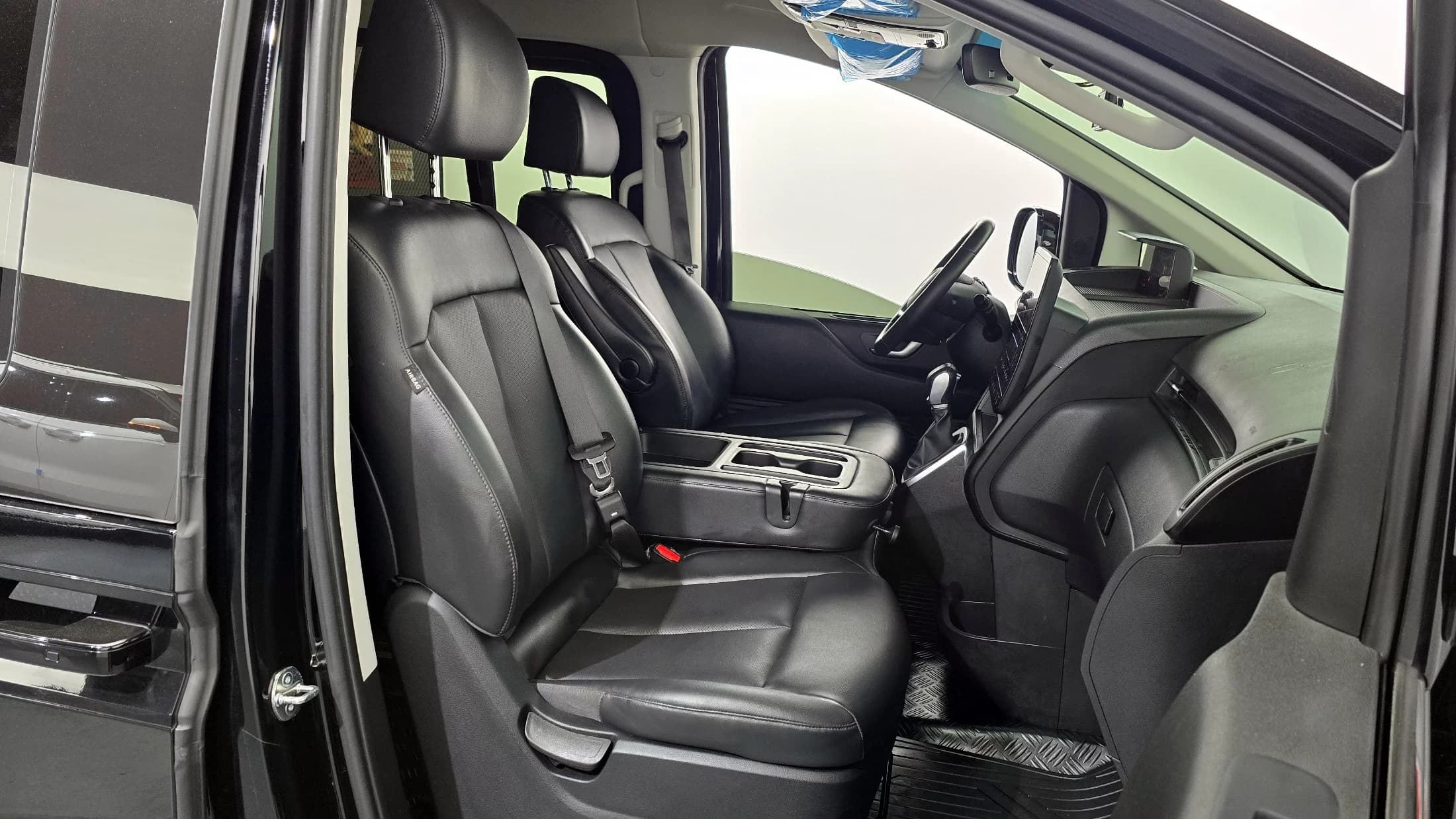 Hyundai Staria 4WD Tourer 9-Seater Modern, 2022 г. 71080 км. — фото 12