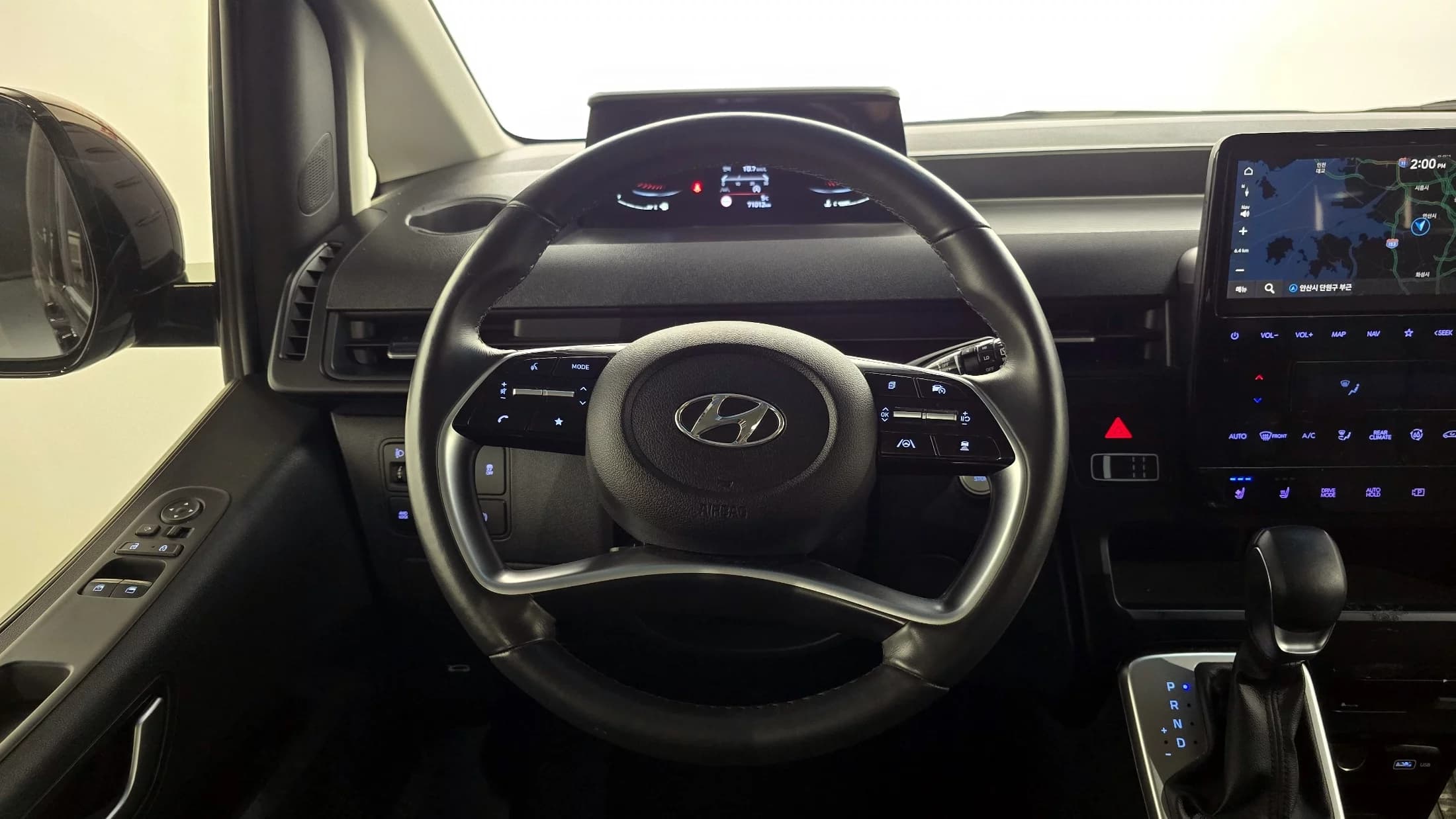 Hyundai Staria 4WD Tourer 9-Seater Modern, 2022 г. 71080 км. — фото 13