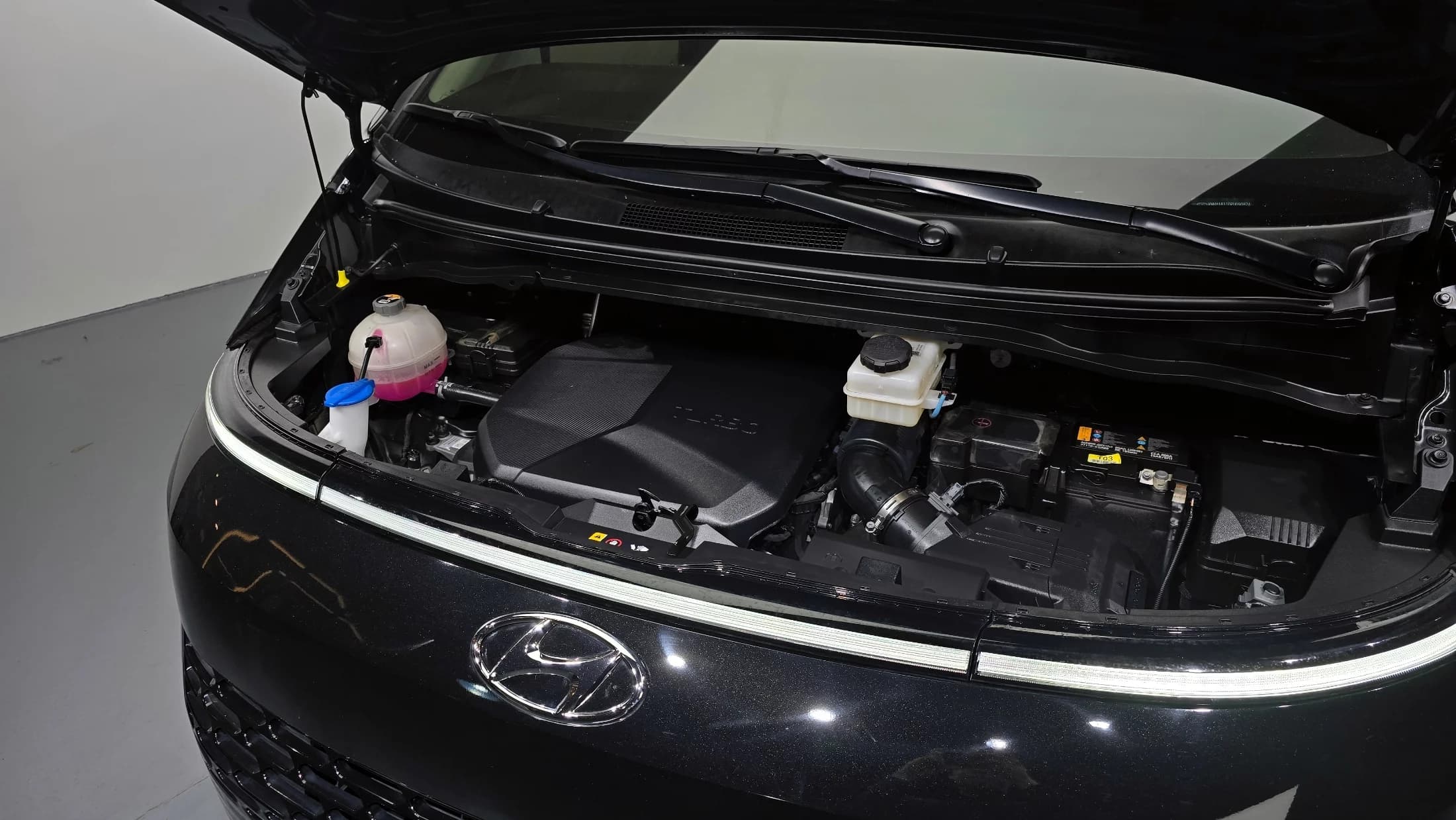 Hyundai Staria 4WD Tourer 9-Seater Modern, 2022 г. 71080 км. — фото 6