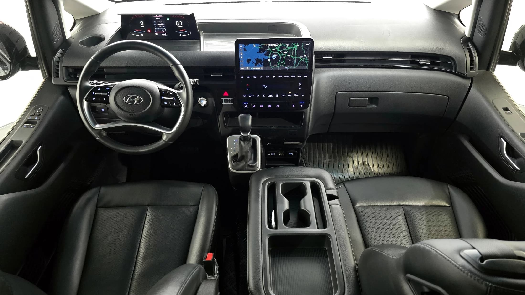 Hyundai Staria 4WD Tourer 9-Seater Modern, 2022 г. 71080 км. — фото 7