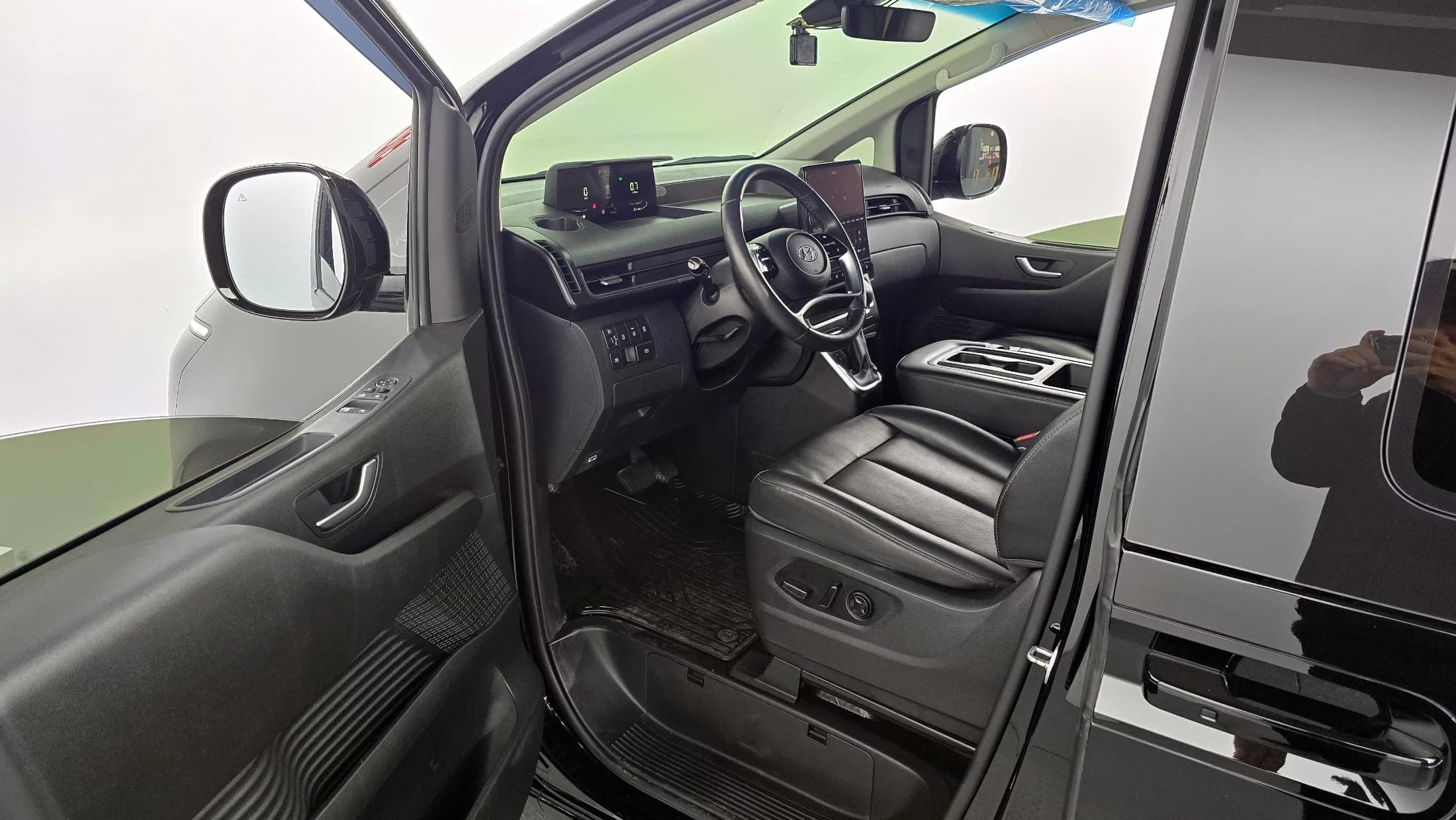 Hyundai Staria 4WD Tourer 9-Seater Modern, 2022 г. 71080 км. — фото 10