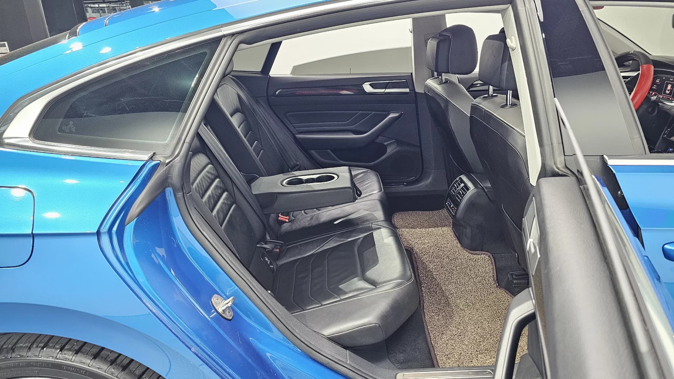 Volkswagen ARTEON 2.0 TDI Prestige, 2022 г. 41823 км. — фото 11