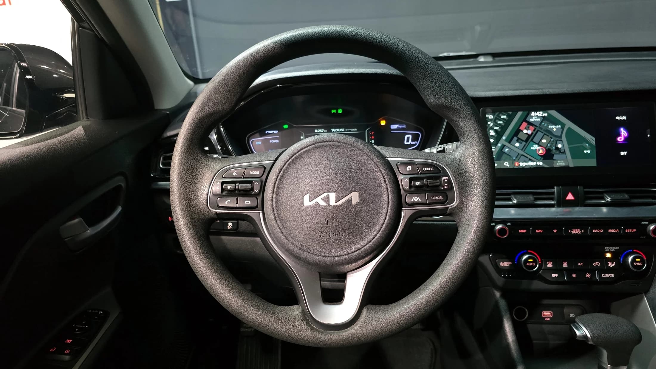 Kia Niro 1.6 HEV Trendy, гибрид, 2021 г. 121631 км. — фото 13