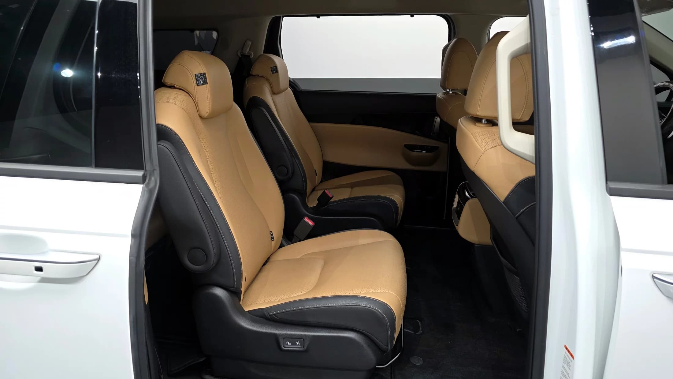 Kia Carnival 9-Seater Noblesse, 2023 г. 22781 км. — фото 11
