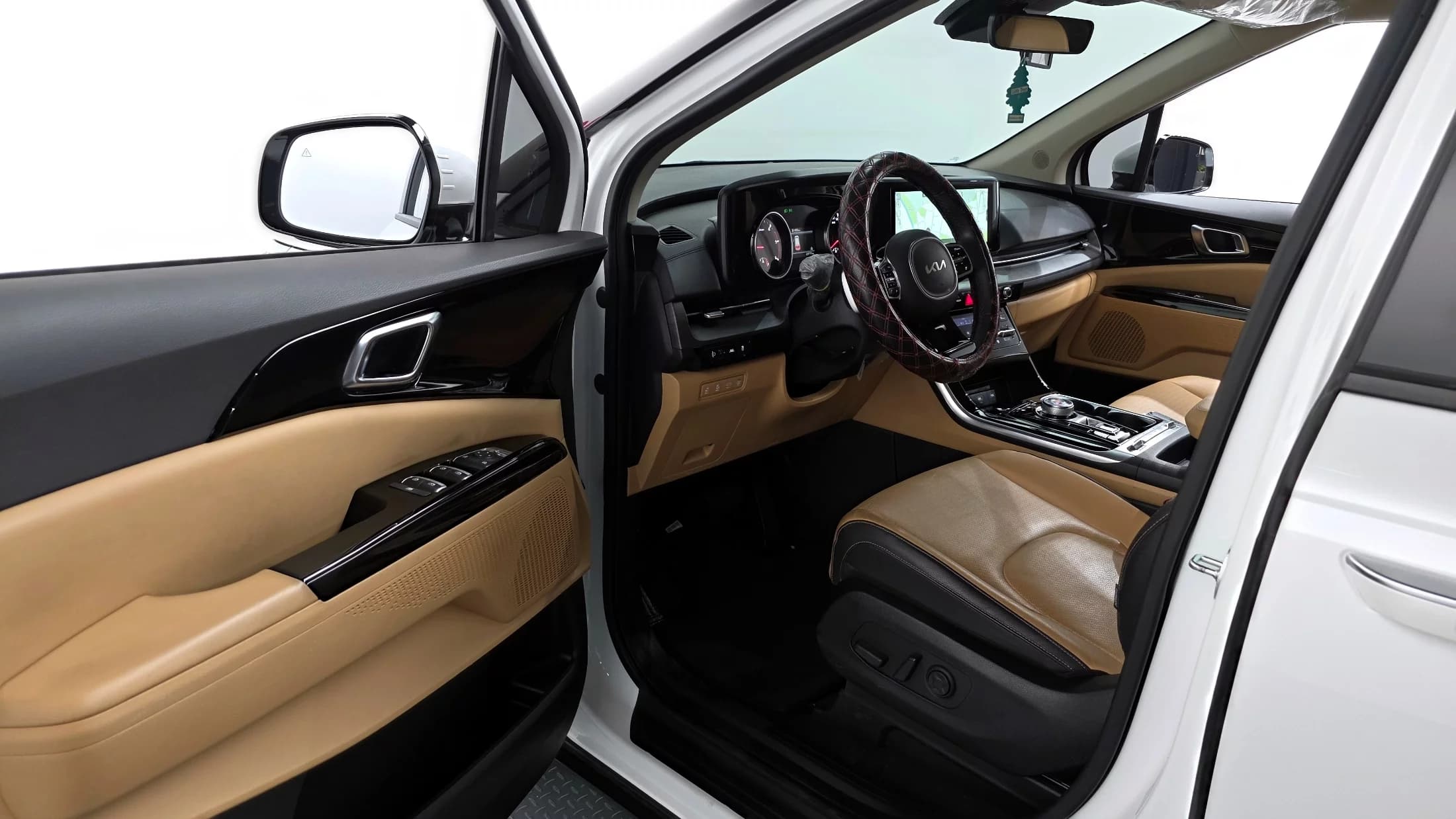 Kia Carnival 9-Seater Noblesse, 2023 г. 22781 км. — фото 9