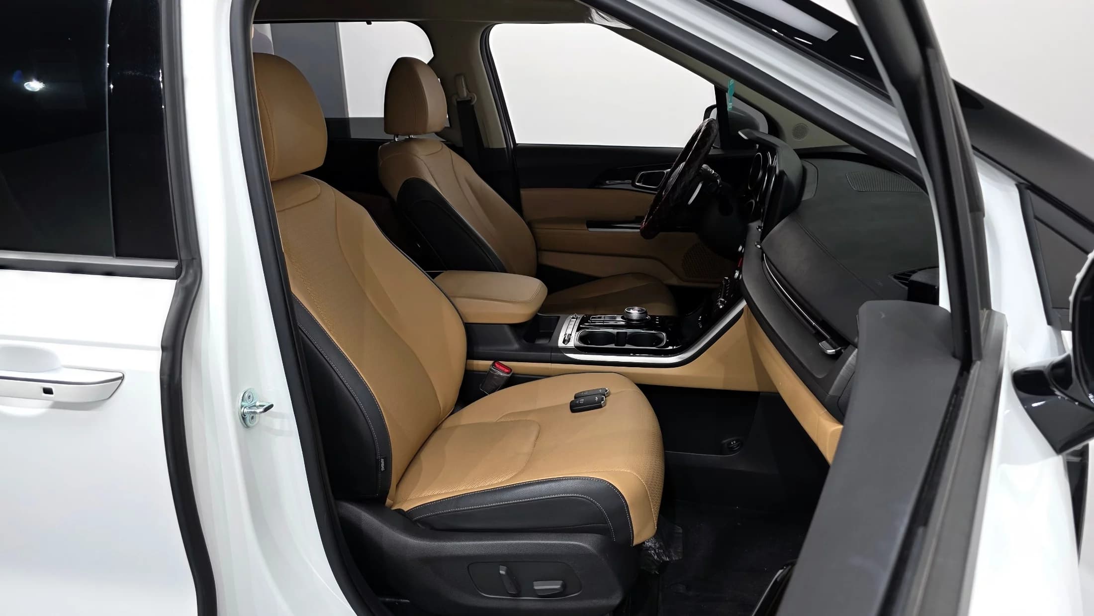 Kia Carnival 9-Seater Noblesse, 2023 г. 22781 км. — фото 10