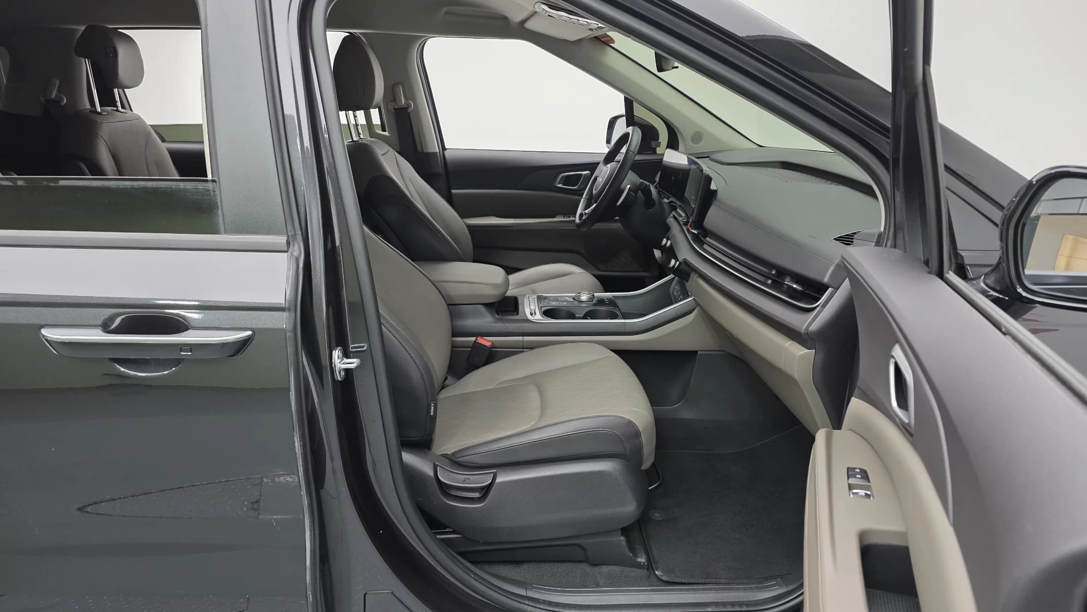 Kia Carnival Gasoline 9-Seater Prestige, 2024 г. 20415 км. — фото 11