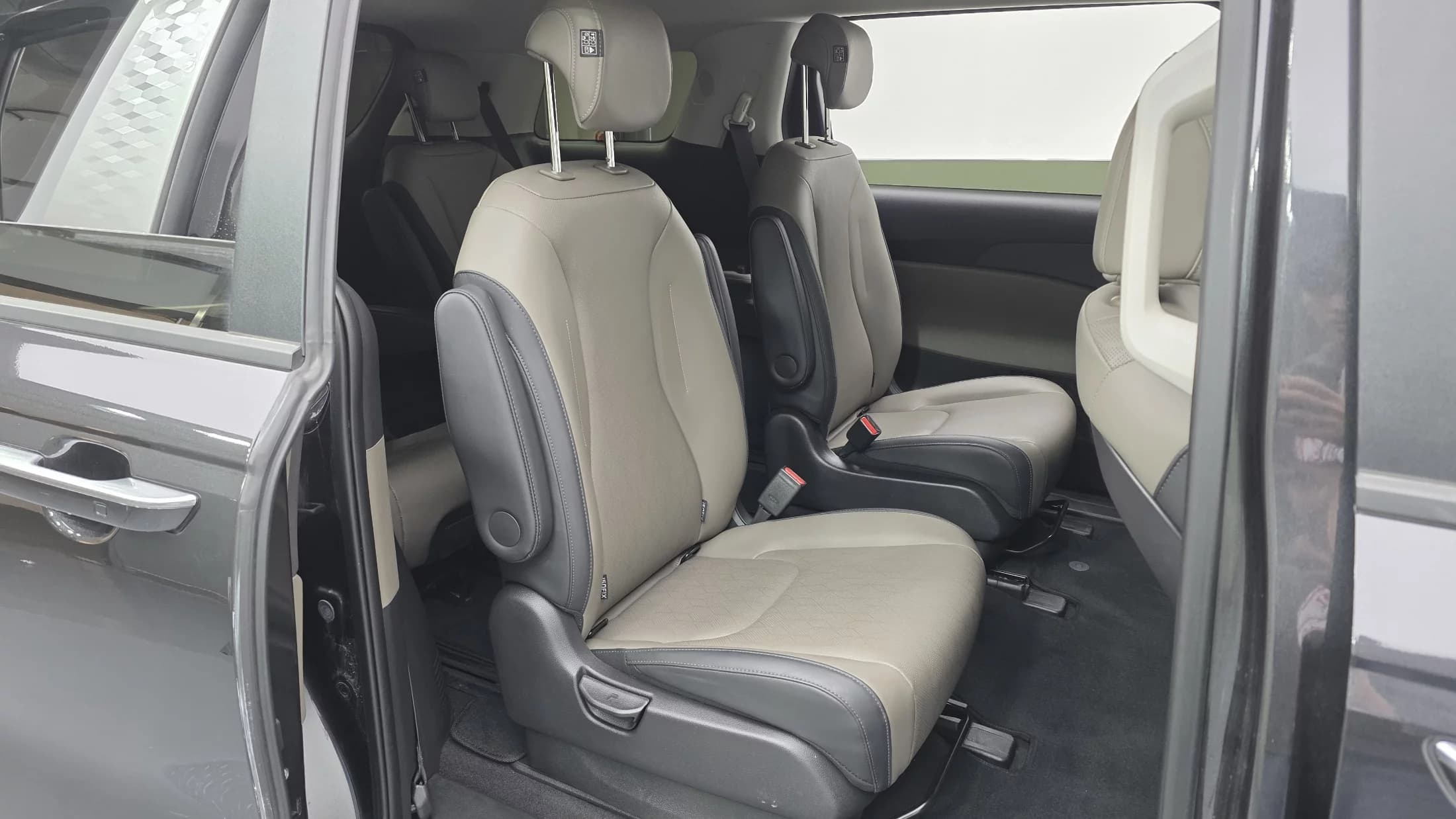 Kia Carnival Gasoline 9-Seater Prestige, 2024 г. 20415 км. — фото 12