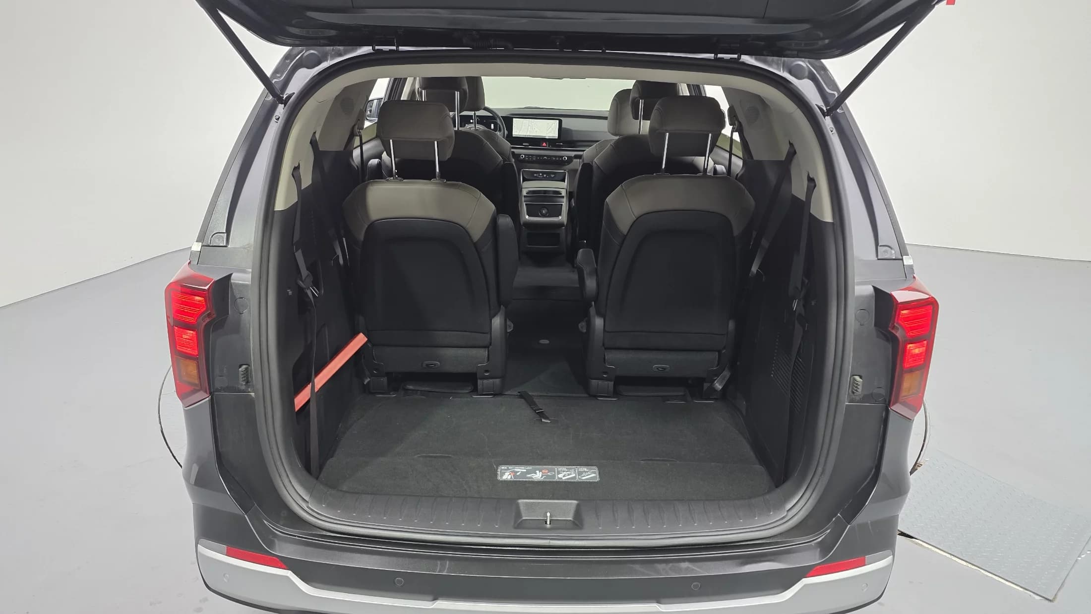 Kia Carnival Gasoline 9-Seater Prestige, 2024 г. 20415 км. — фото 20