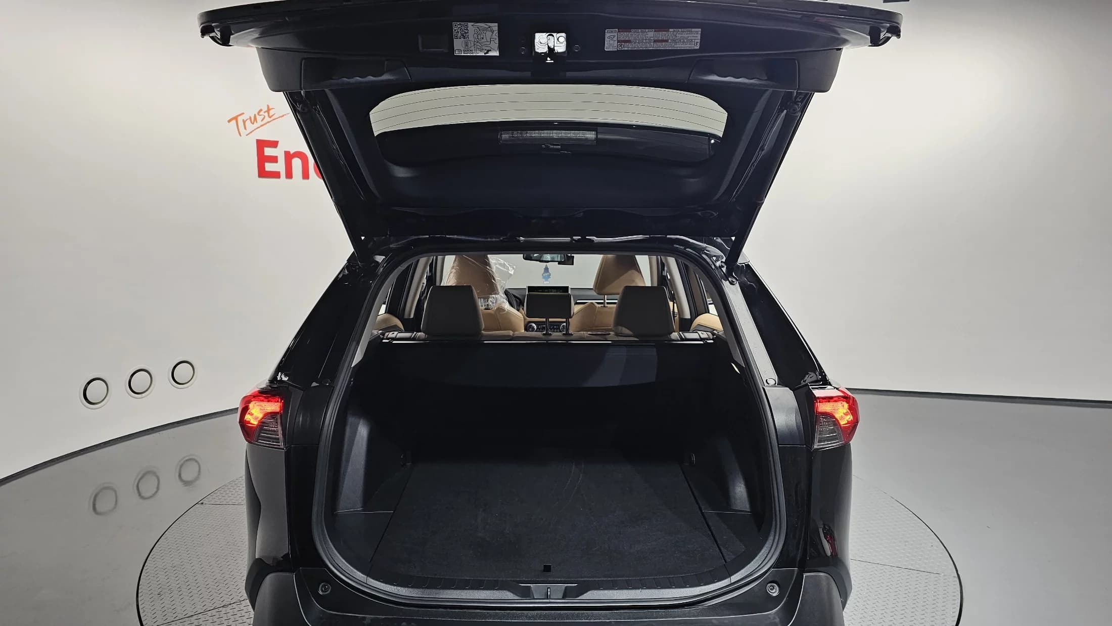 Toyota RAV4 2.5 4WD Hybrid 4th, гибрид, 2023 г. 29916 км. — фото 20