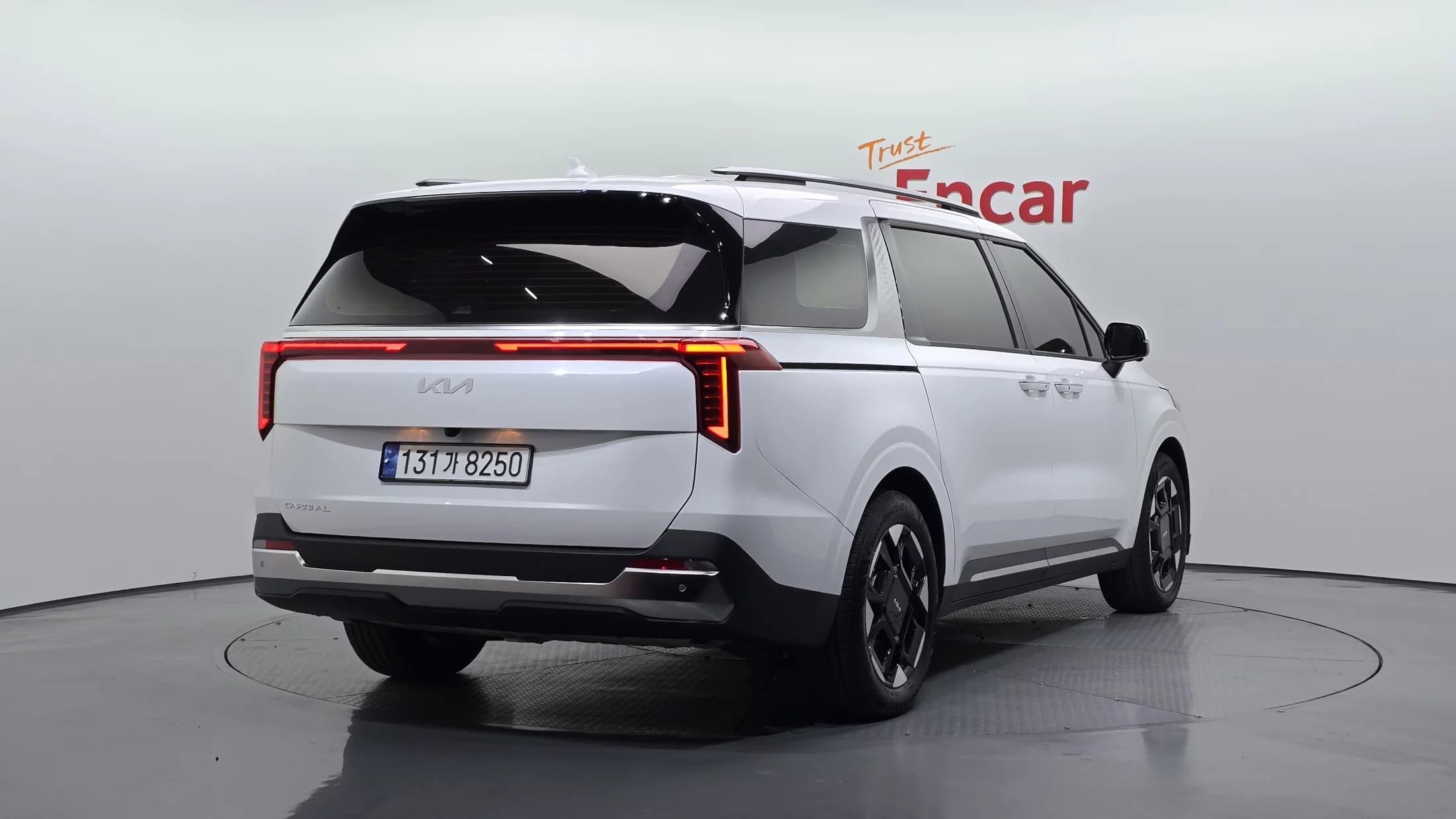 Kia Carnival 7-Seater Signature, 2024 г. 15177 км. — фото 2