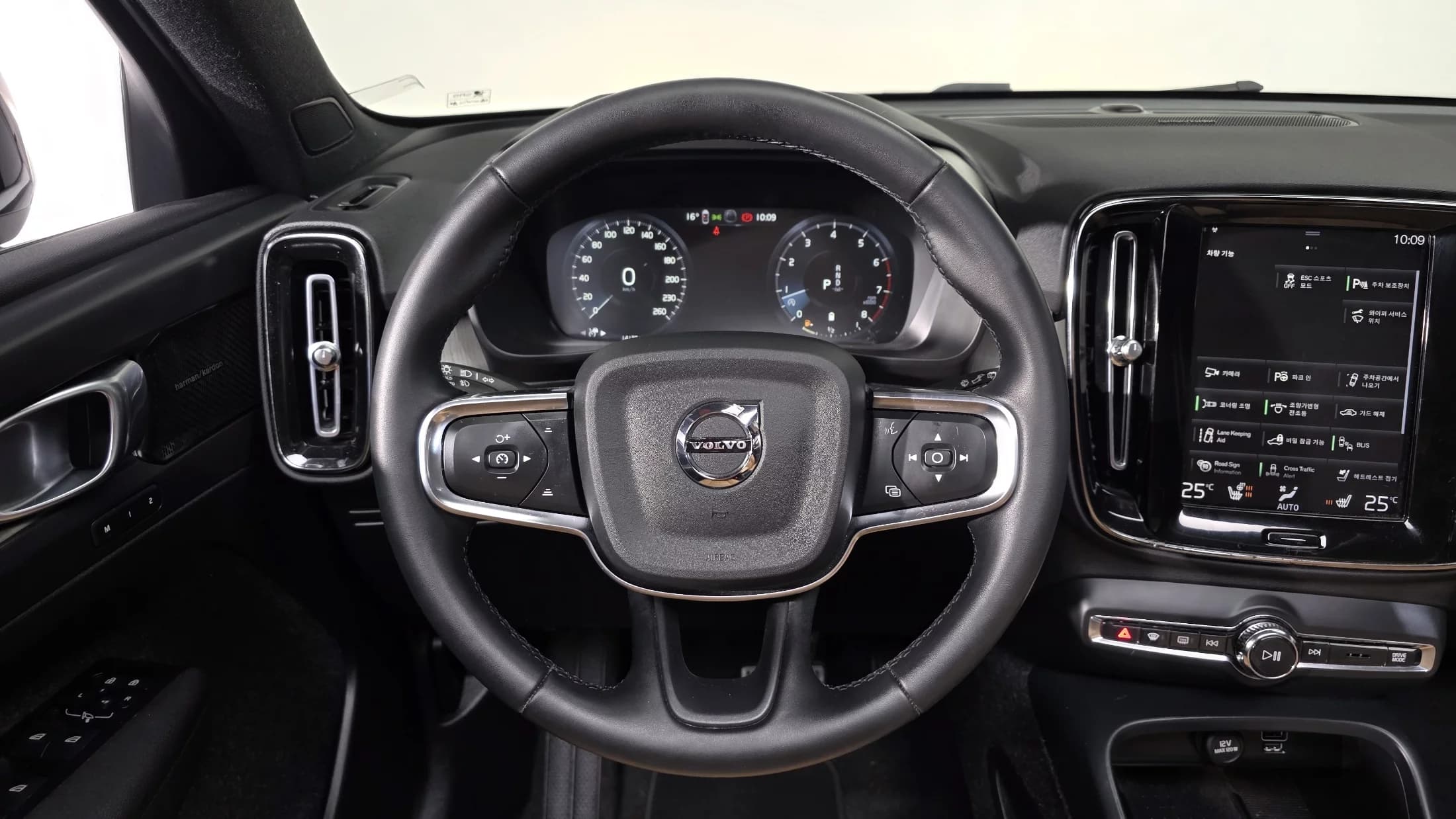 Volvo XC40 B4 Inscription, 2022 г. 14212 км. — фото 12