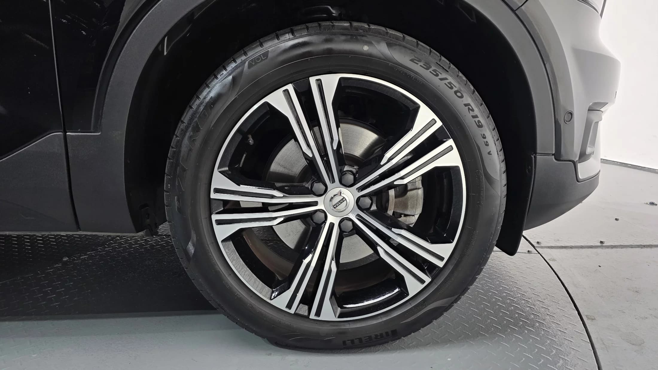Volvo XC40 B4 Inscription, 2022 г. 14212 км. — фото 4