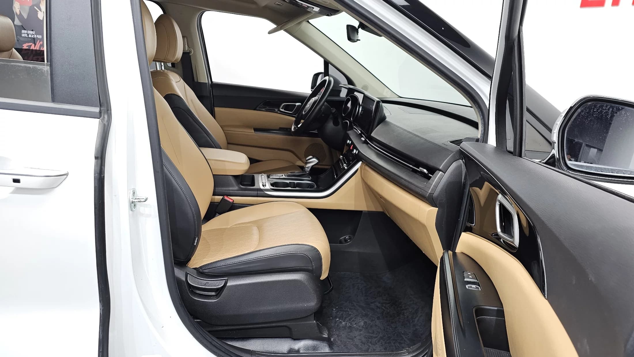 Kia Carnival 9-Seater Prestige, 2022 г. 64955 км. — фото 11
