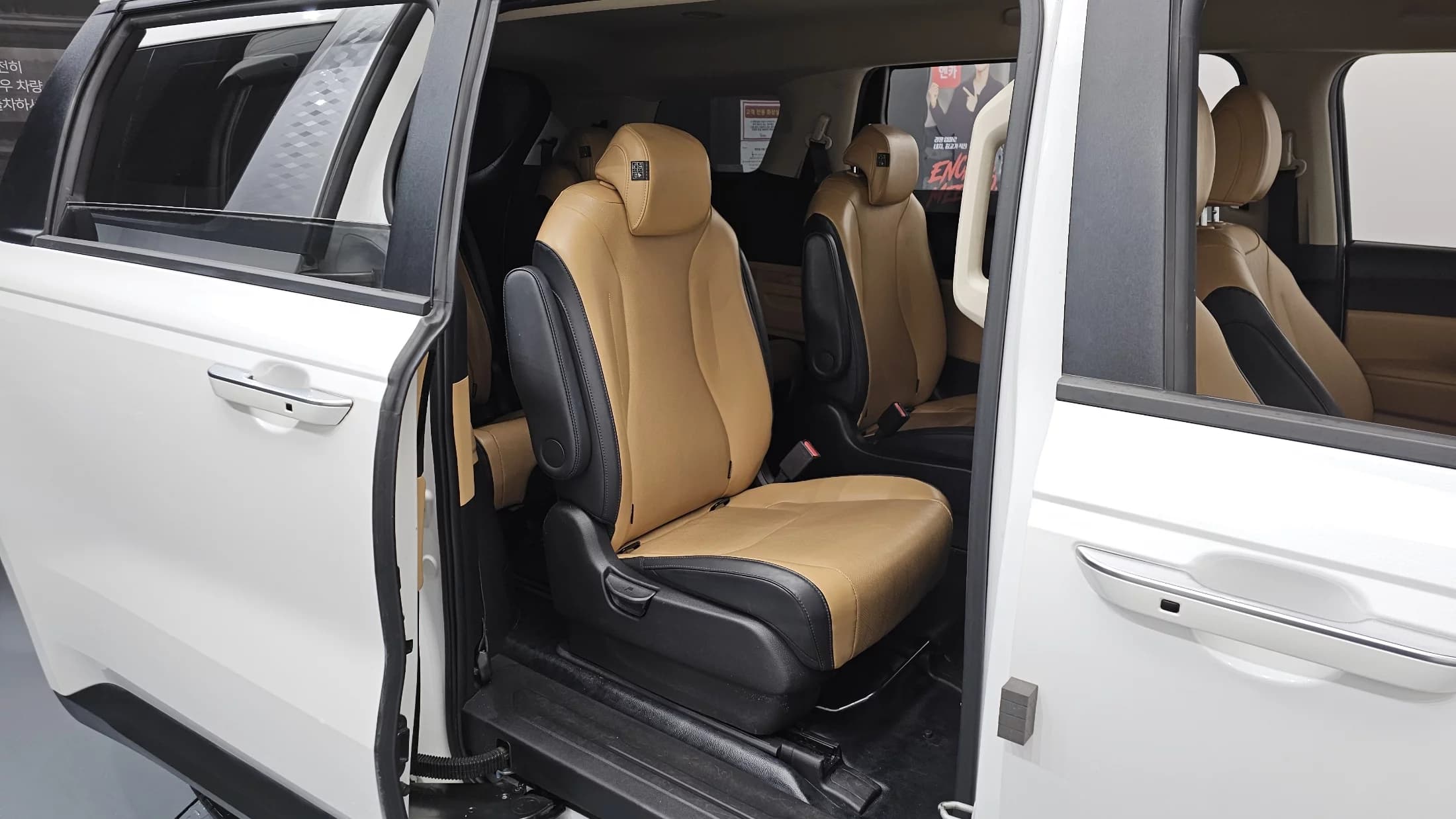 Kia Carnival 9-Seater Prestige, 2022 г. 64955 км. — фото 12