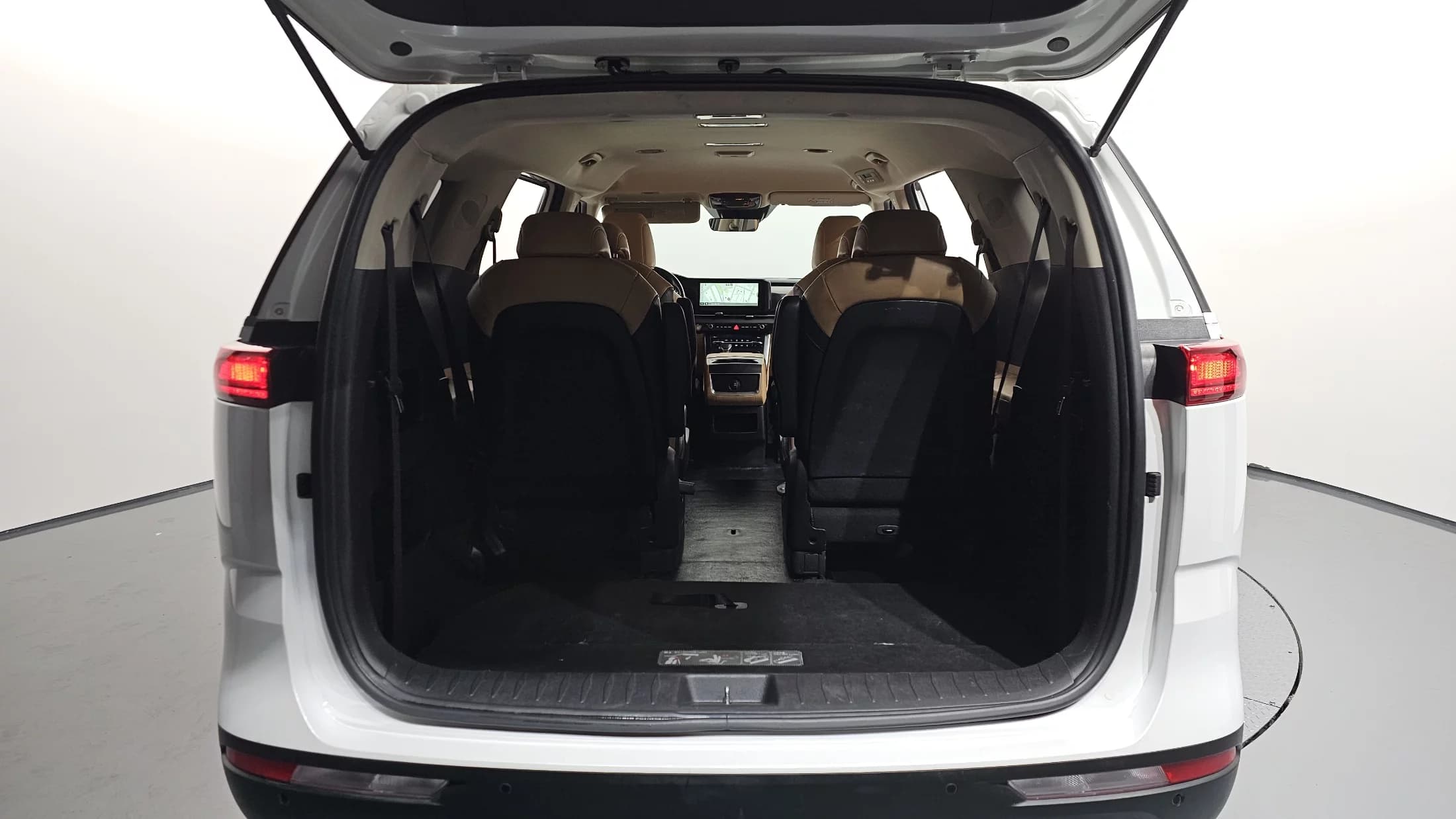 Kia Carnival 9-Seater Prestige, 2022 г. 64955 км. — фото 20