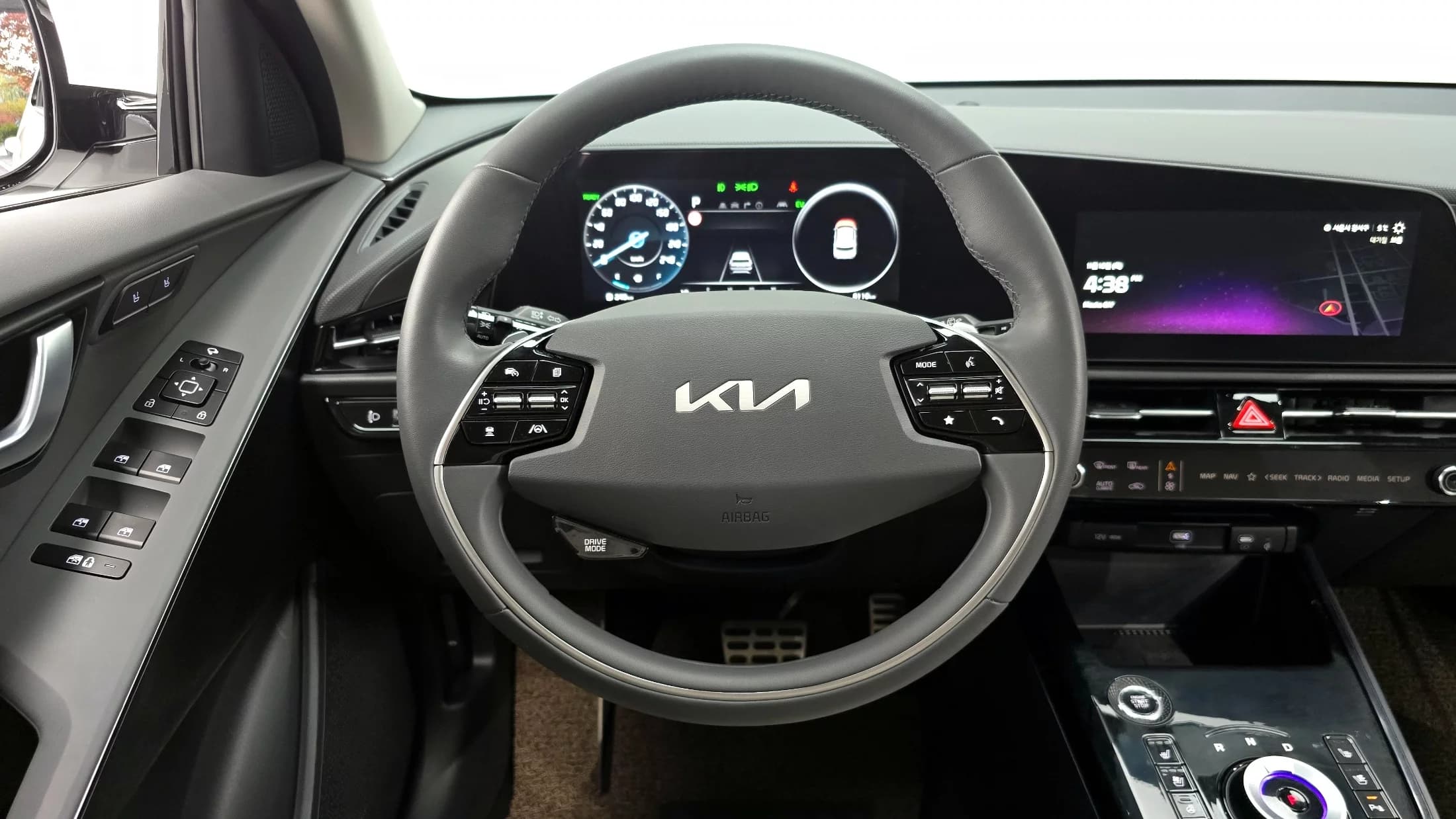 Kia Niro Signature, гибрид, 2025 г. 8115 км. — фото 13