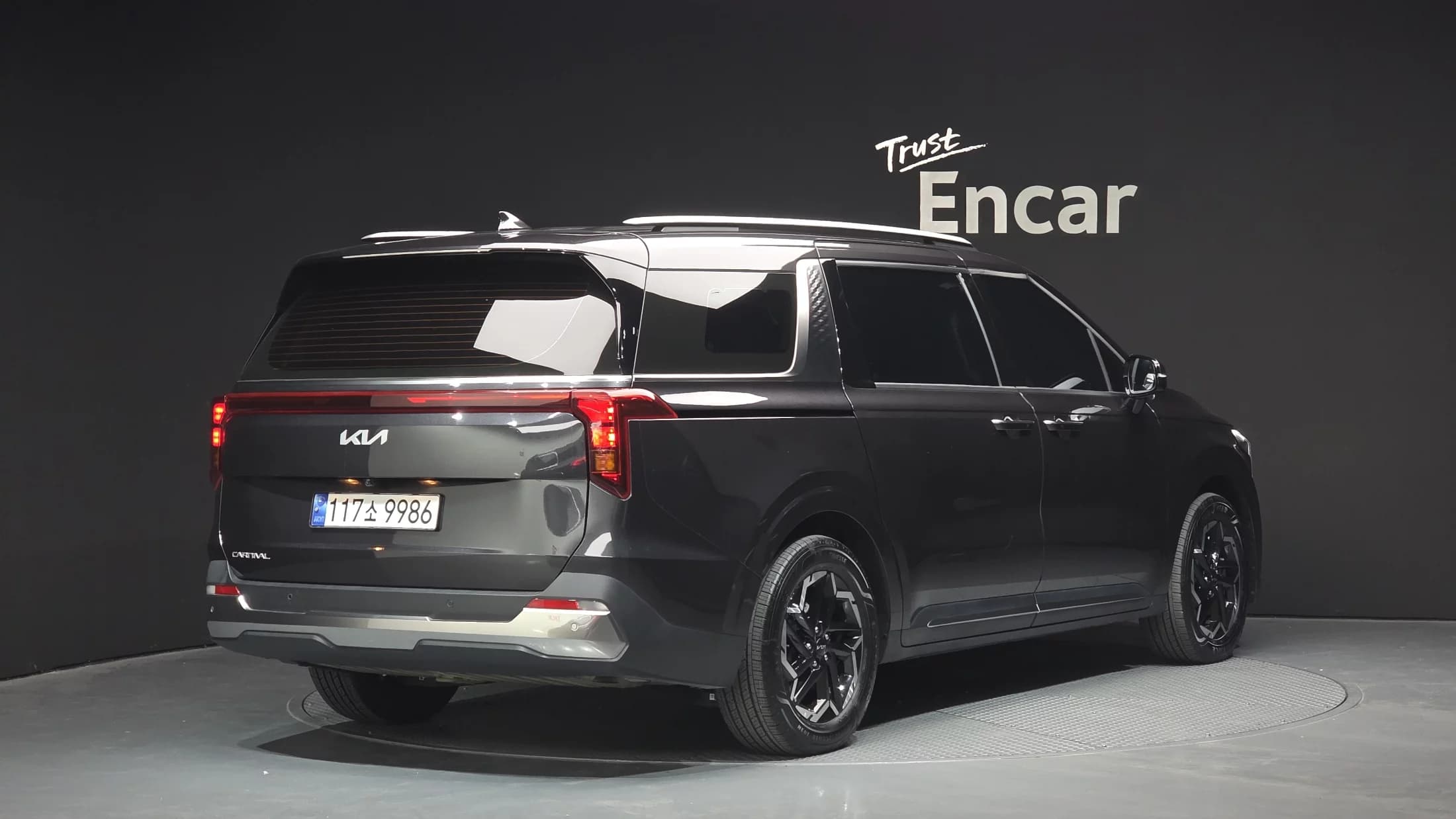 Kia Carnival 9-Seater Noblesse, 2023 г. 33174 км. — фото 2