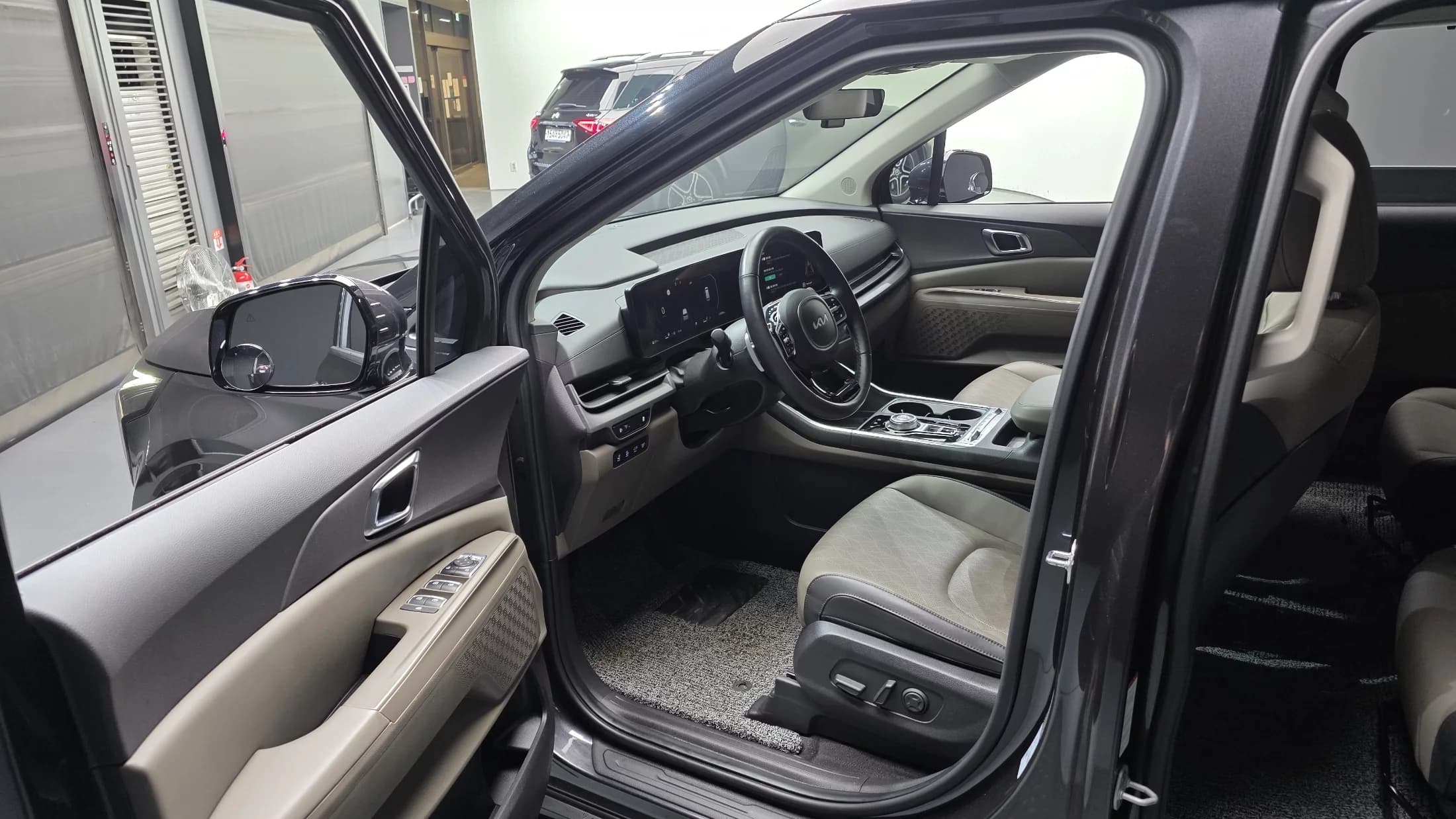 Kia Carnival 9-Seater Noblesse, 2023 г. 33174 км. — фото 11
