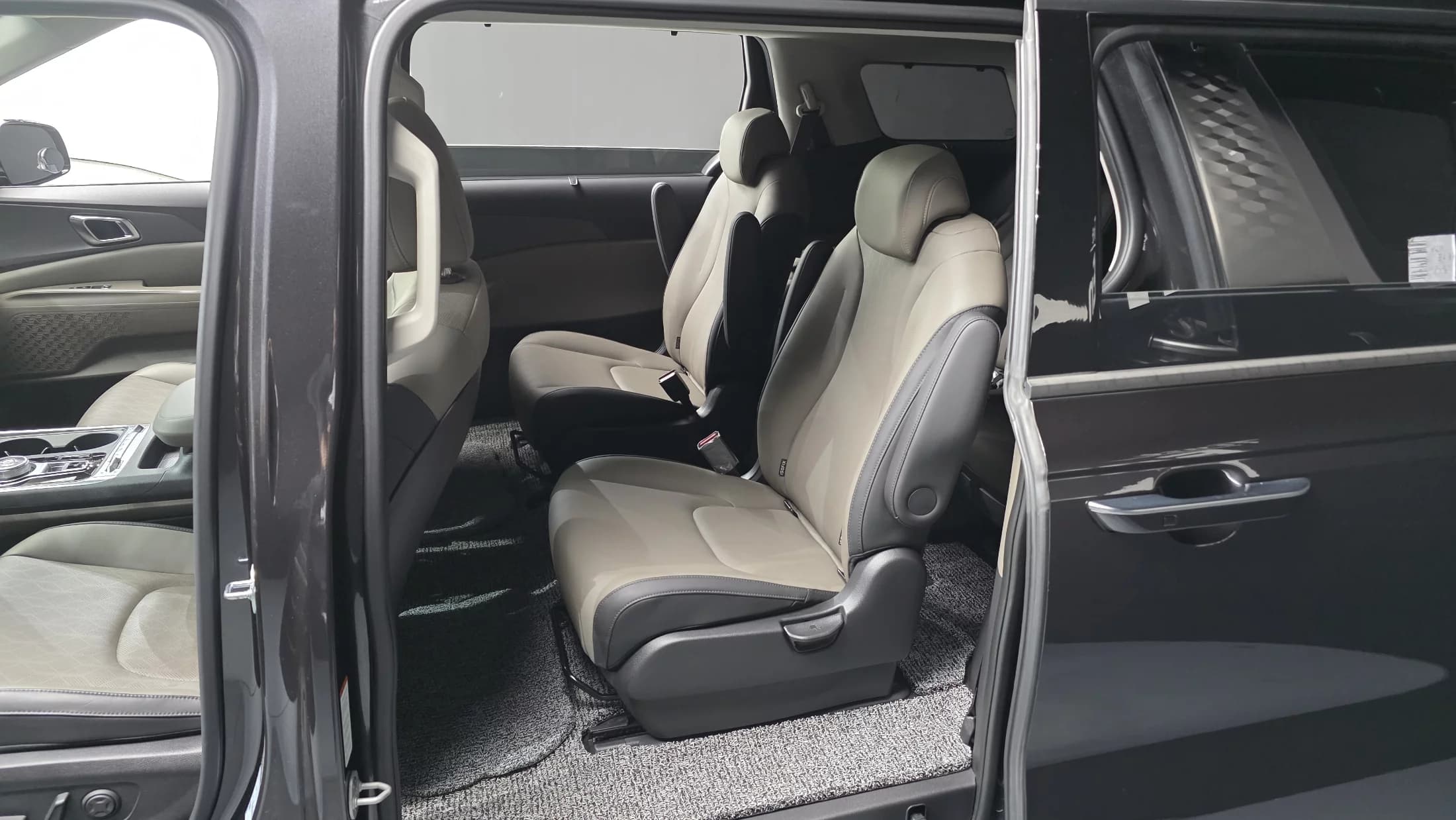 Kia Carnival 9-Seater Noblesse, 2023 г. 33174 км. — фото 12