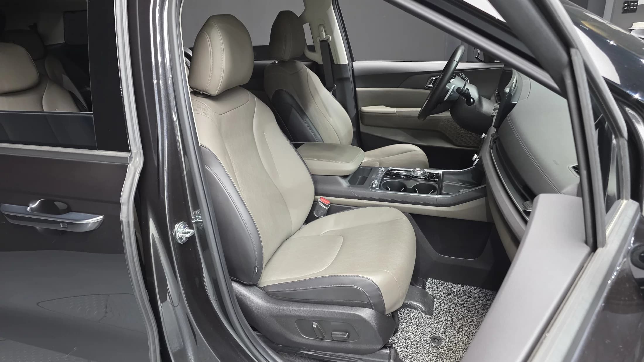 Kia Carnival 9-Seater Noblesse, 2023 г. 33174 км. — фото 10