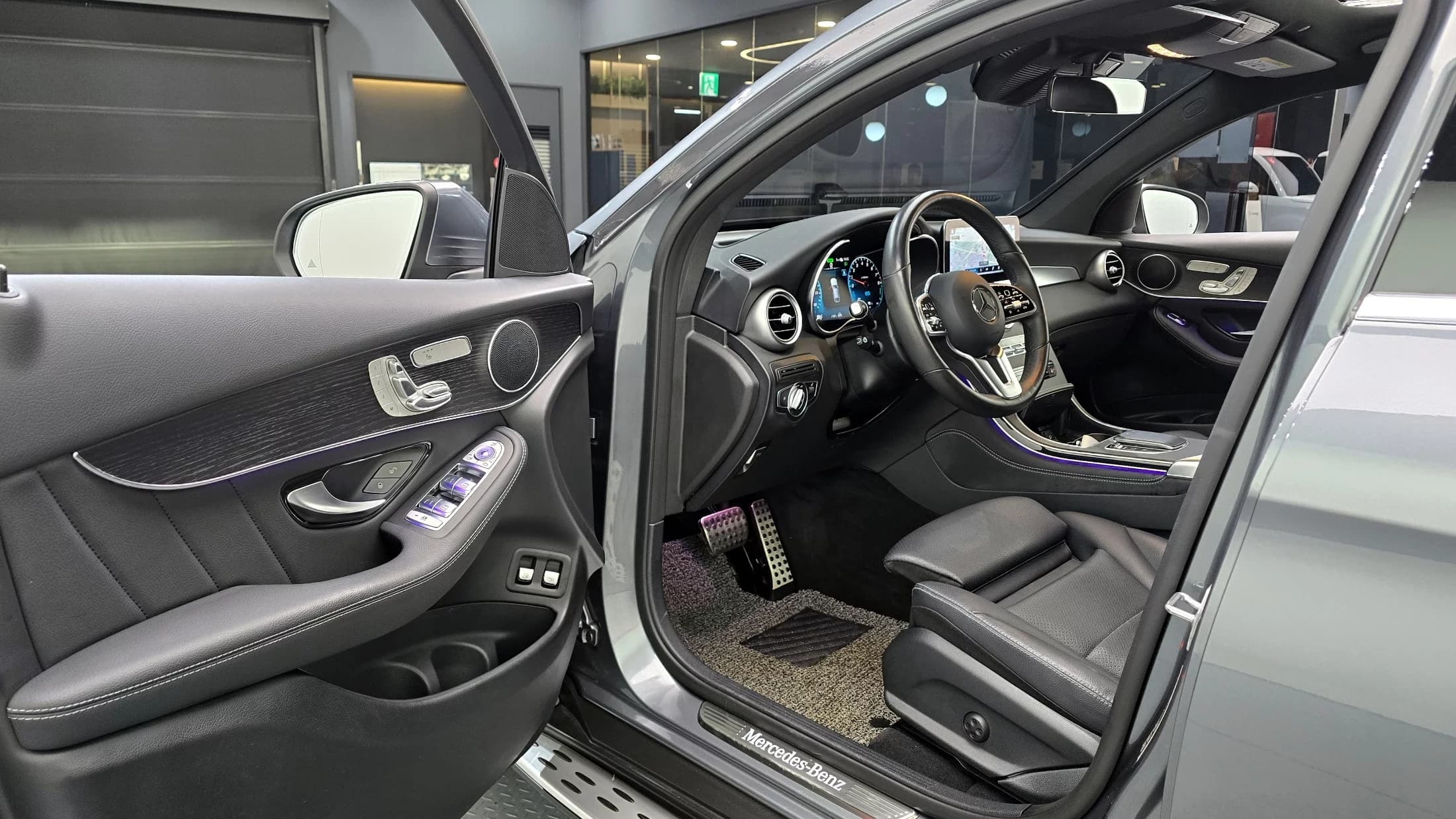 Mercedes-Benz GLC-Class GLC300e 4MATIC Coupe, гибрид, 2021 г. 50023 км. — фото 11