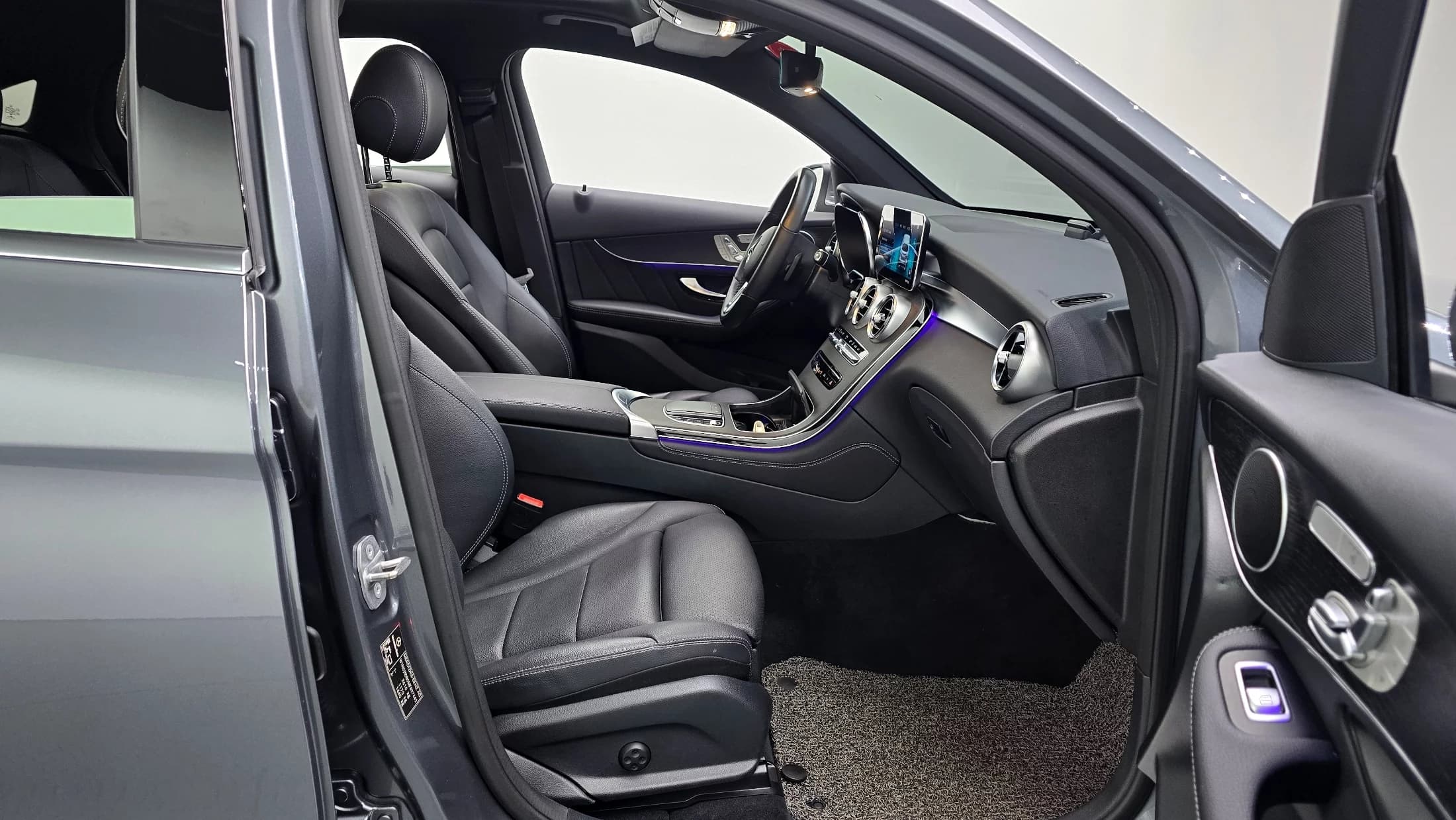 Mercedes-Benz GLC-Class GLC300e 4MATIC Coupe, гибрид, 2021 г. 50023 км. — фото 10