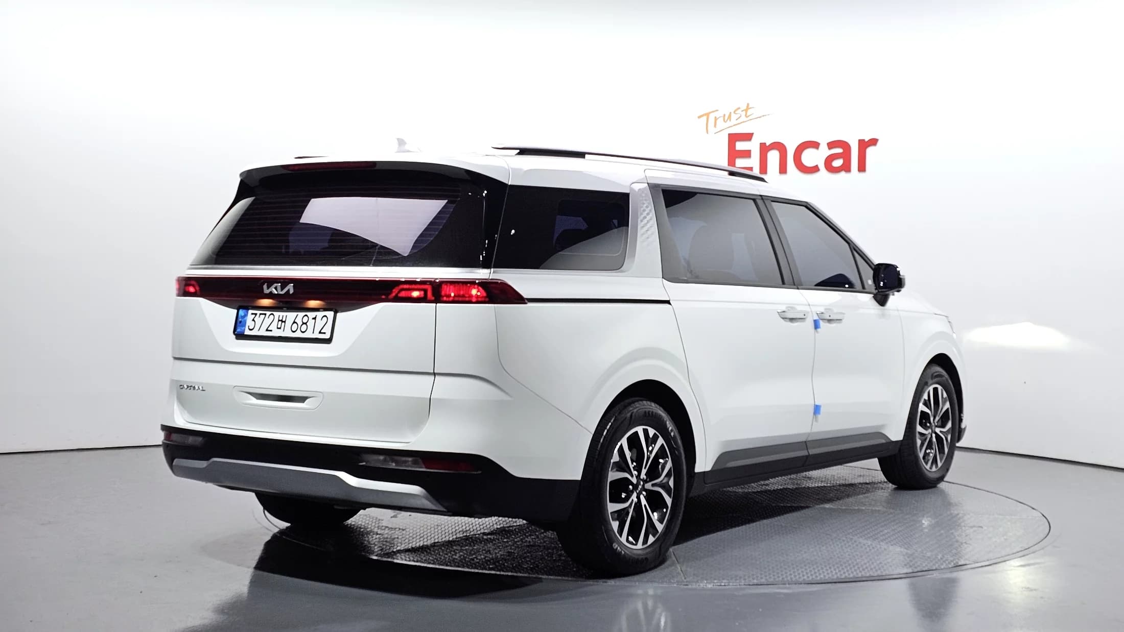 Kia Carnival 9-Seater Prestige, 2023 г. 37260 км. — фото 2