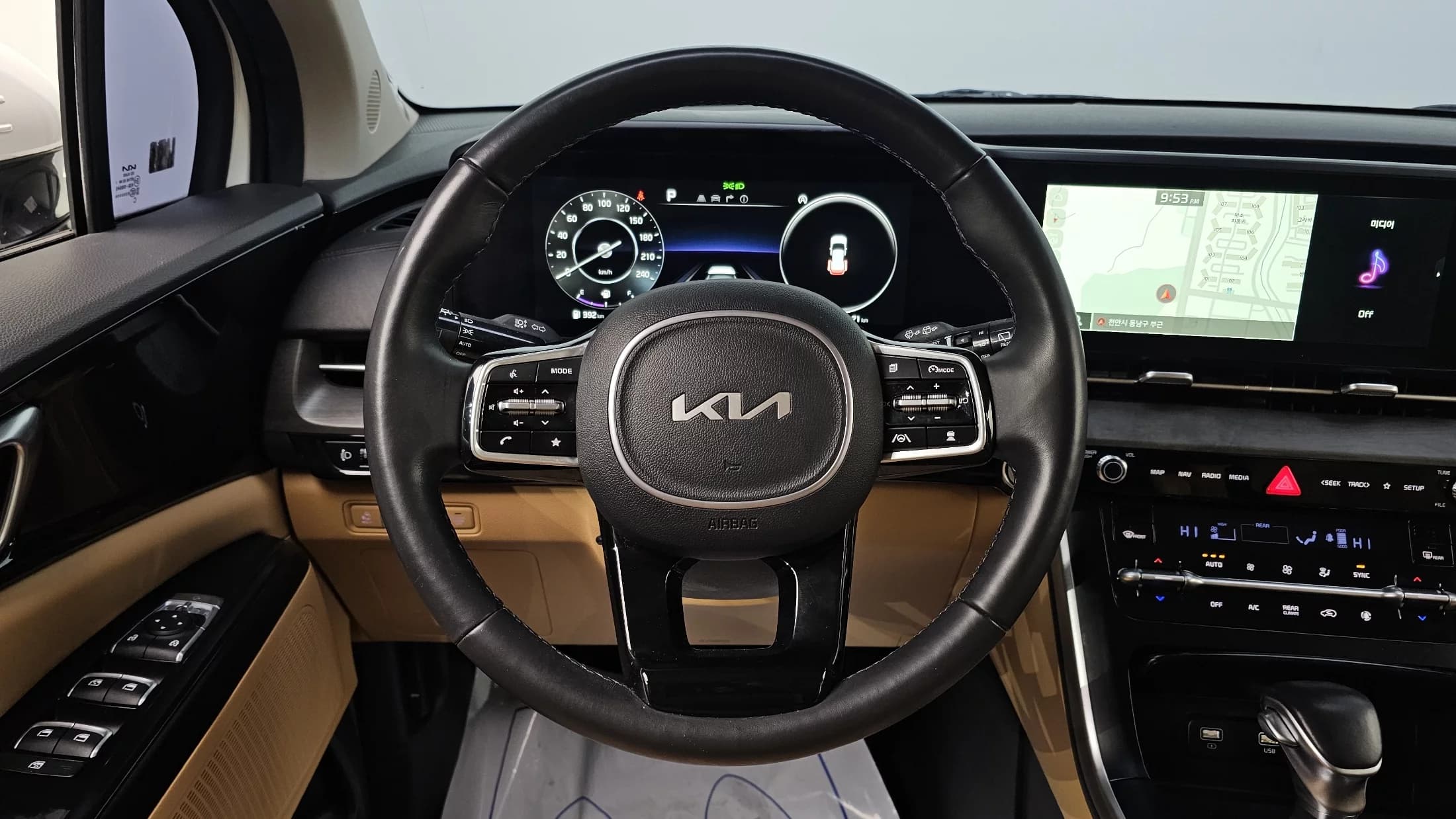 Kia Carnival 9-Seater Prestige, 2023 г. 37260 км. — фото 14