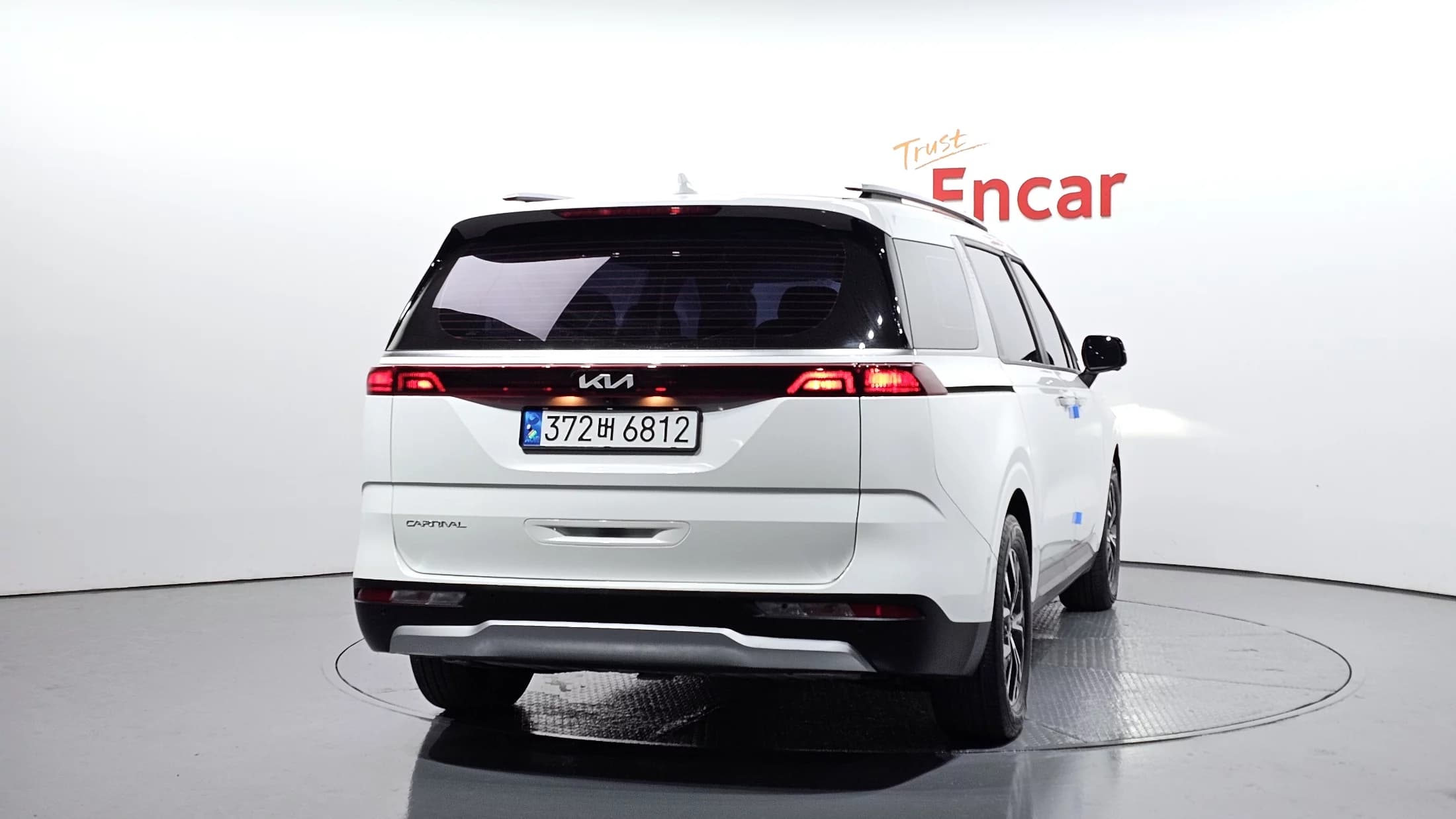 Kia Carnival 9-Seater Prestige, 2023 г. 37260 км. — фото 4