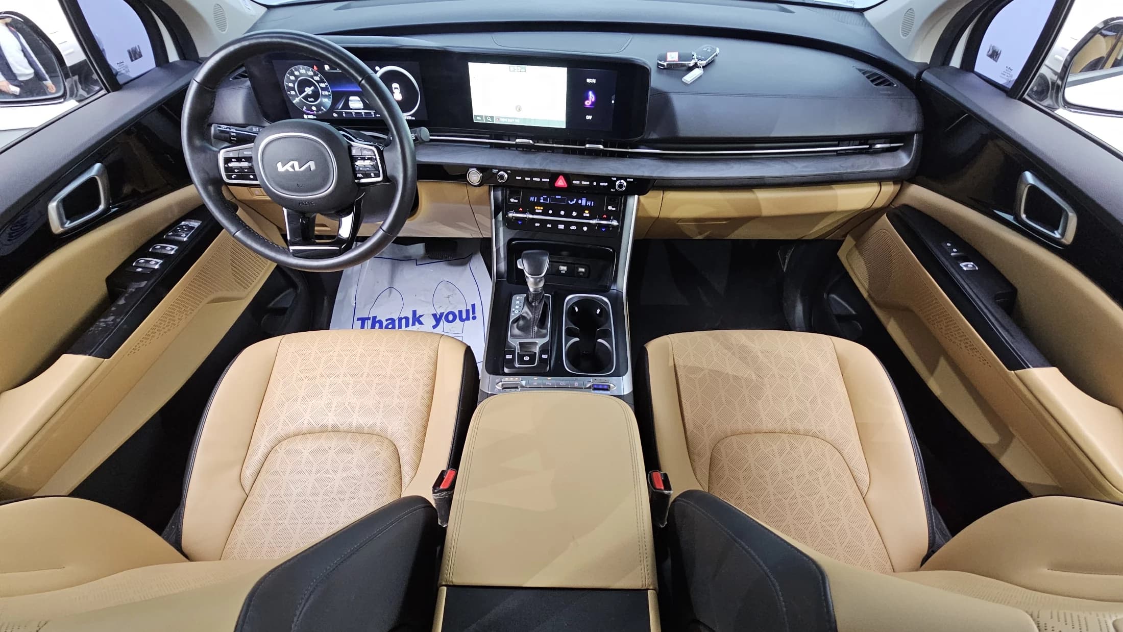 Kia Carnival 9-Seater Prestige, 2023 г. 37260 км. — фото 7