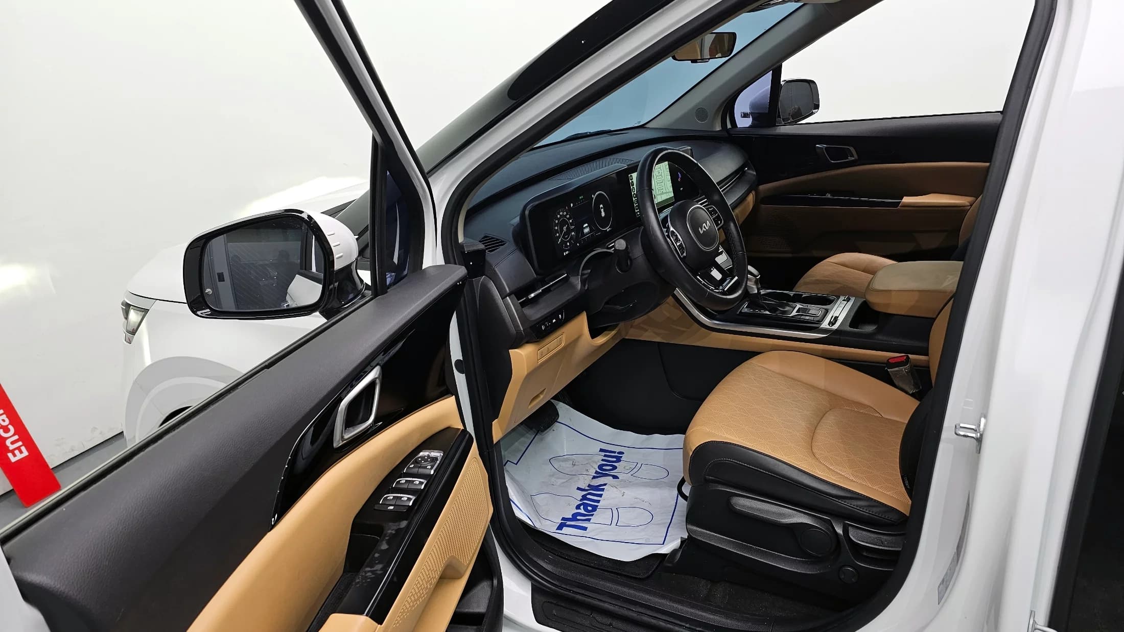Kia Carnival 9-Seater Prestige, 2023 г. 37260 км. — фото 10
