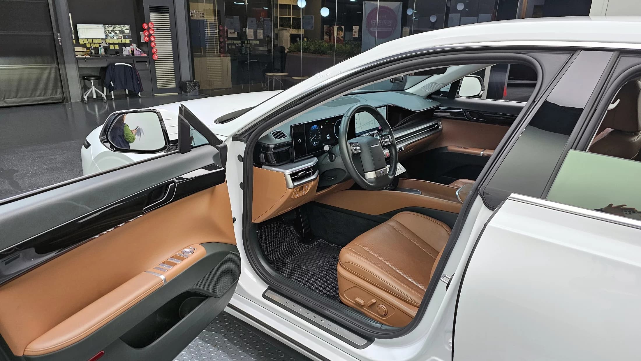 Hyundai Grandeur 2,5 Gasoline 2WD Premium, 2023 г. 55174 км. — фото 11