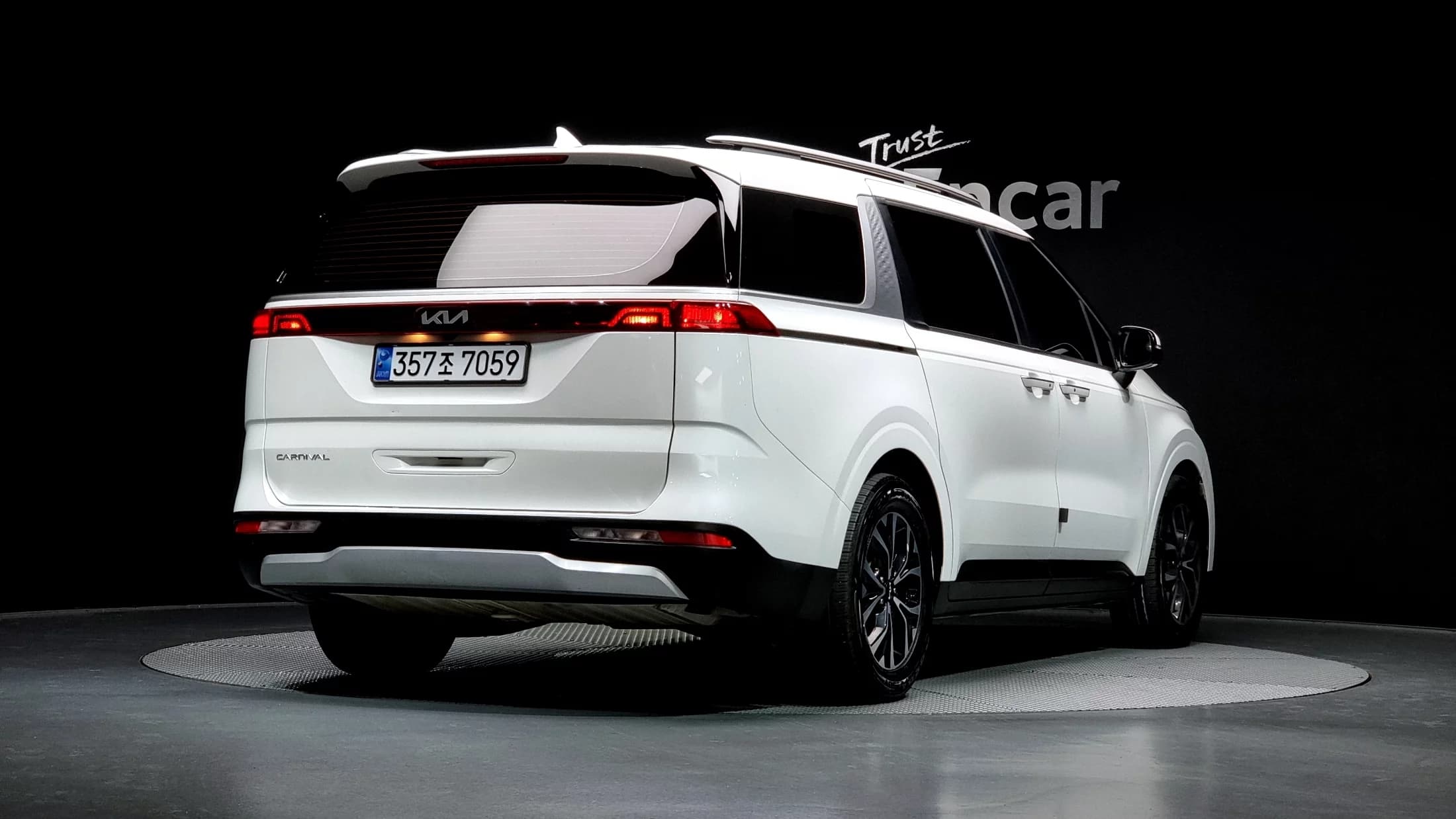 Kia Carnival 9-Seater Prestige, 2022 г. 90018 км. — фото 2
