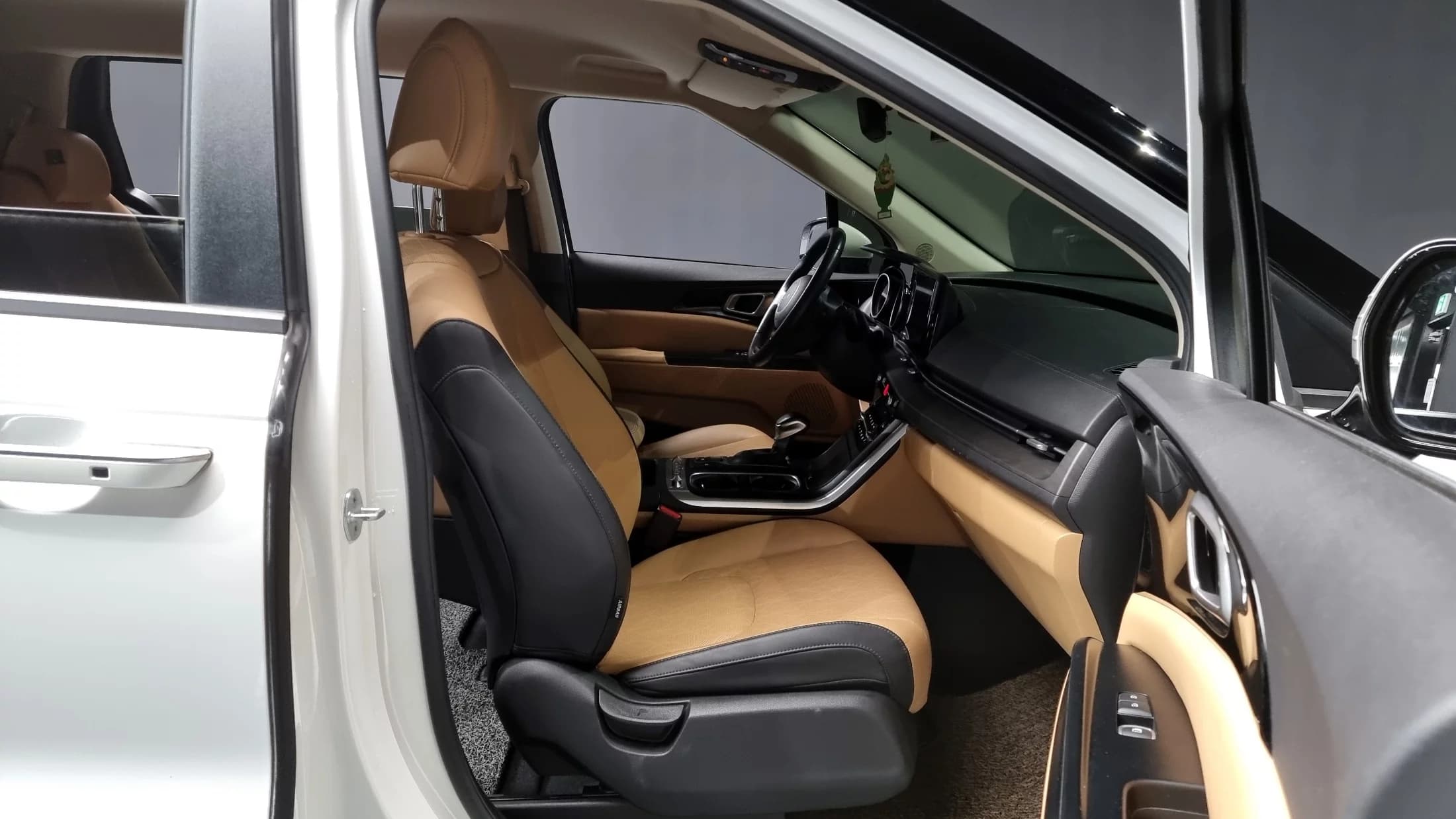 Kia Carnival 9-Seater Prestige, 2022 г. 90018 км. — фото 11