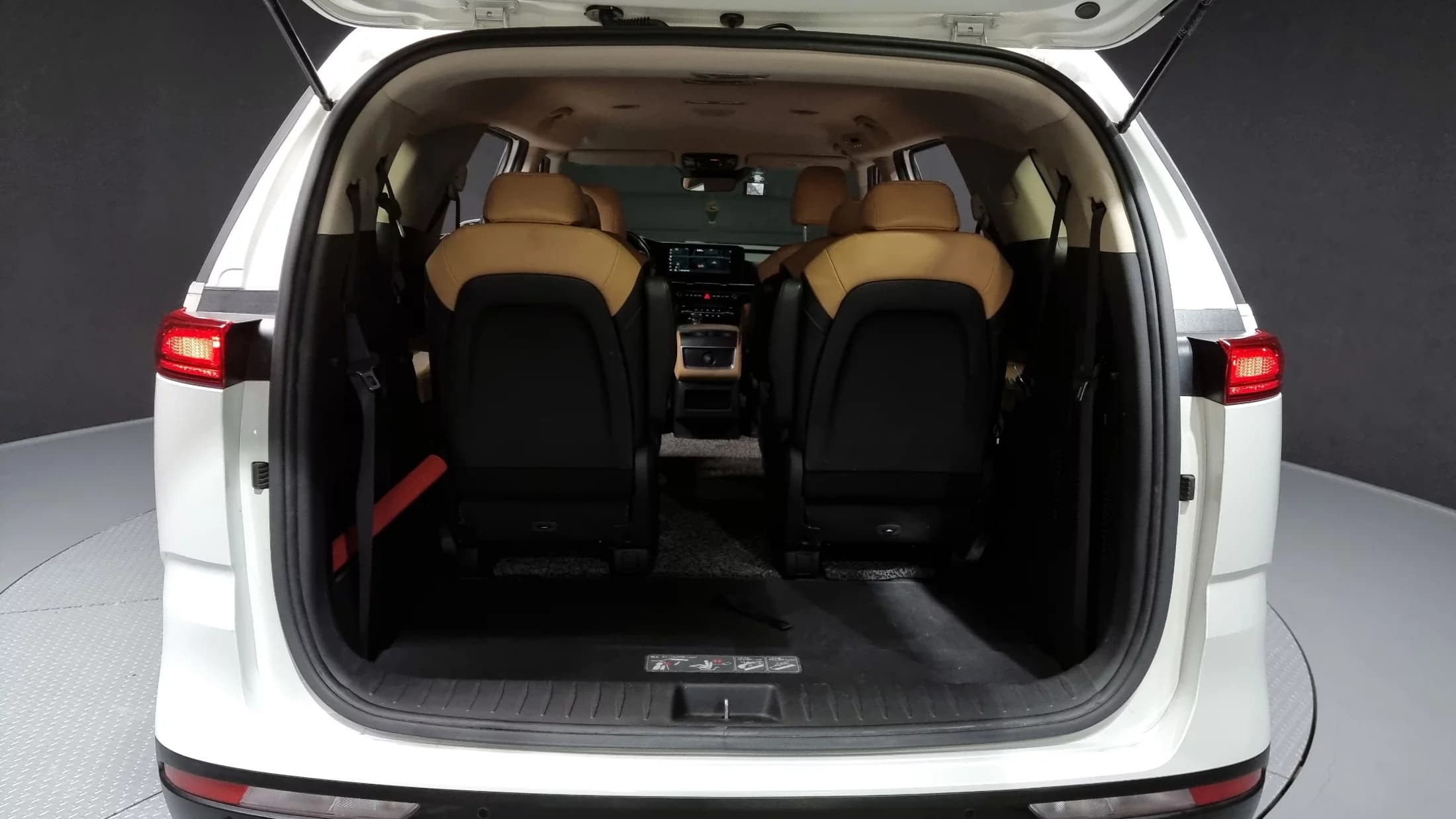 Kia Carnival 9-Seater Prestige, 2022 г. 90018 км. — фото 20