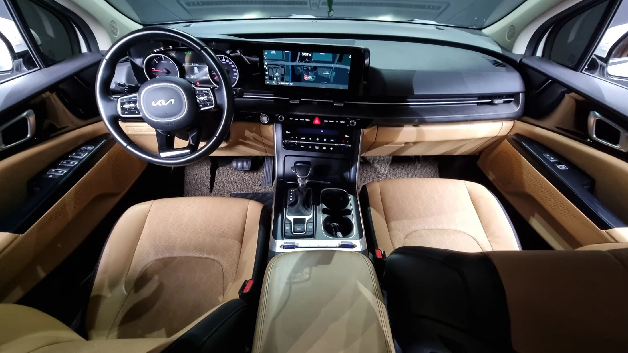 Kia Carnival 9-Seater Prestige, 2022 г. 90018 км. — фото 7