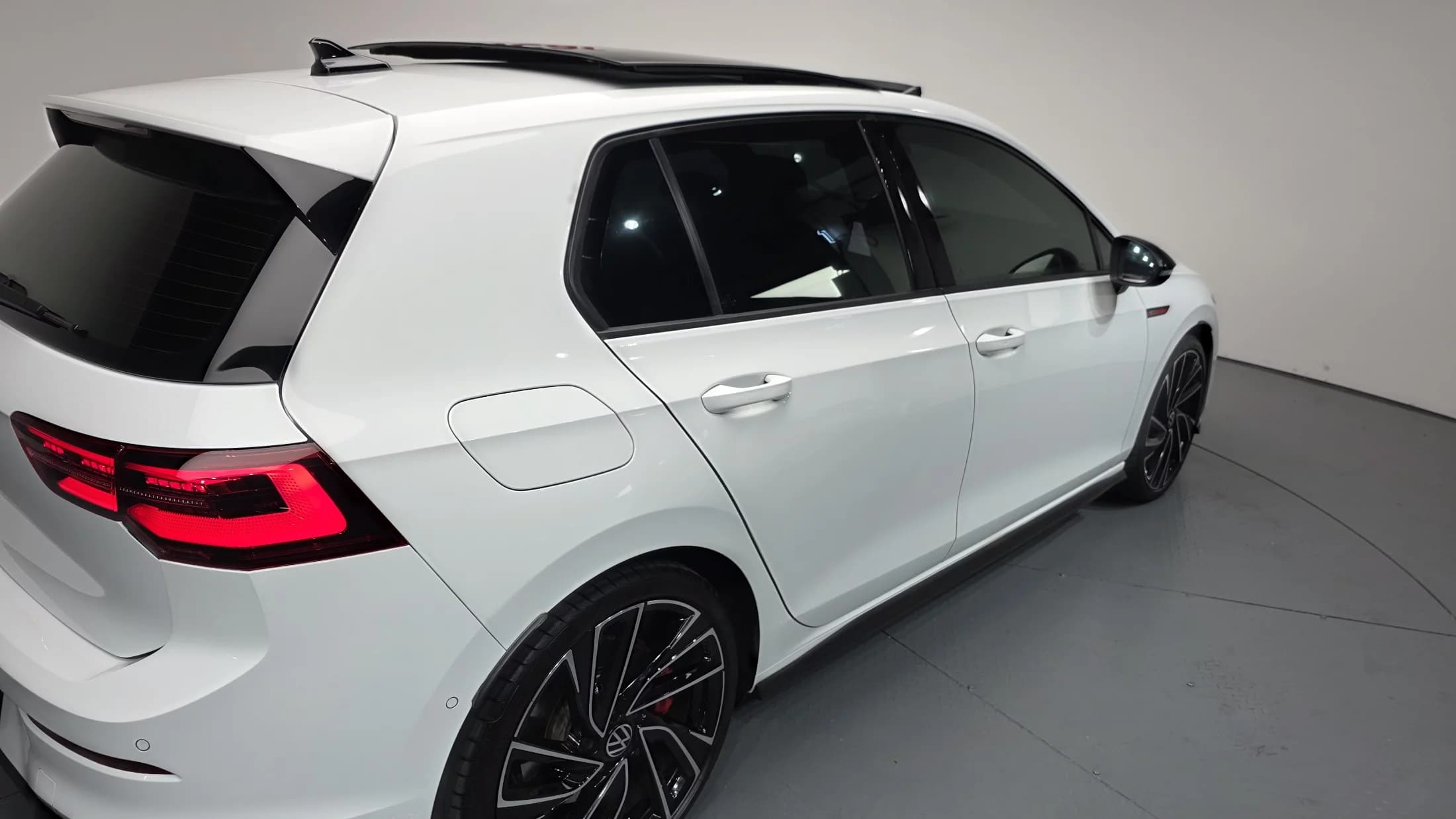 Volkswagen GOLF 2.0 GTI, 2022 г. 48849 км. — фото 2