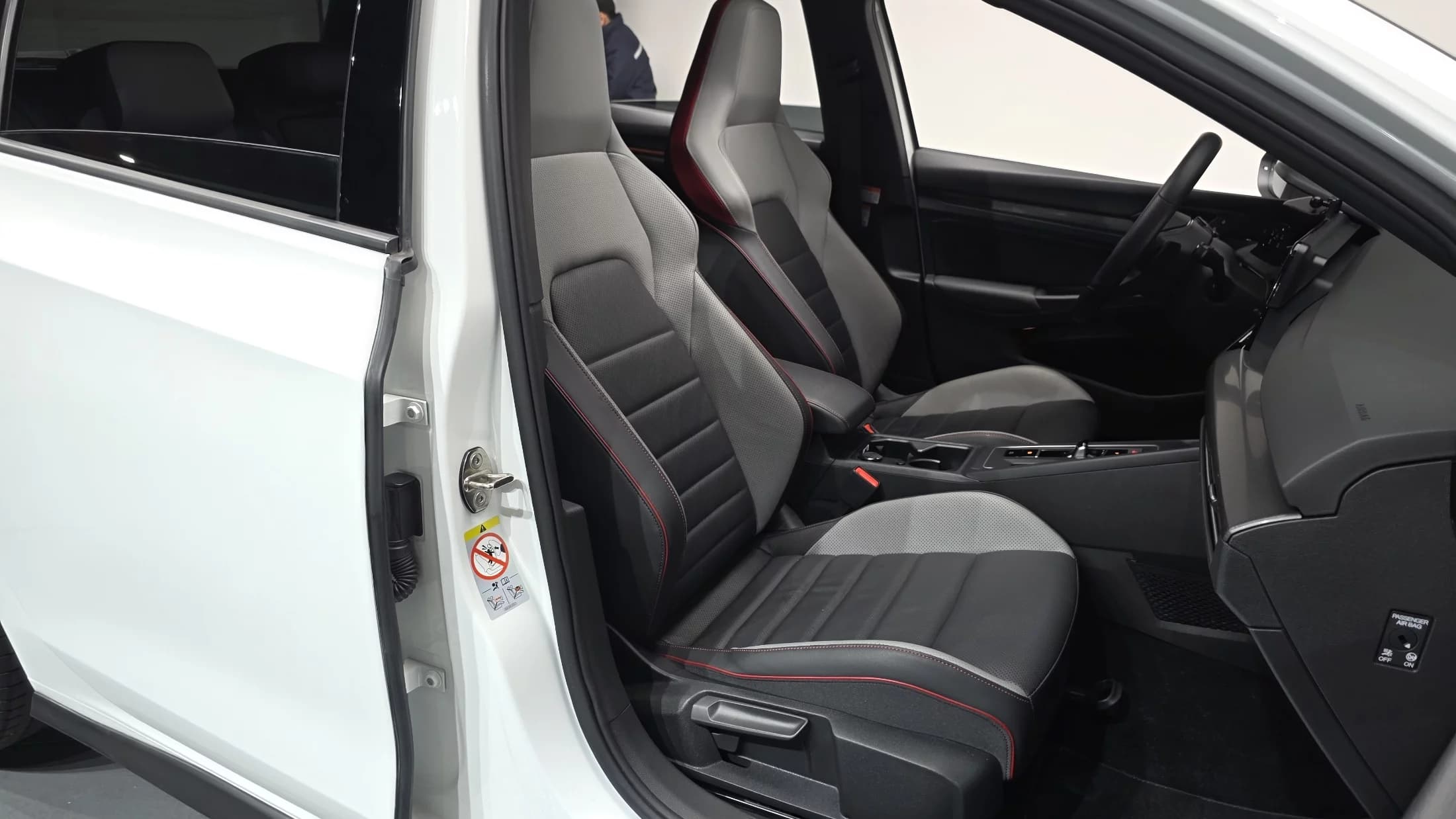 Volkswagen GOLF 2.0 GTI, 2022 г. 48849 км. — фото 10