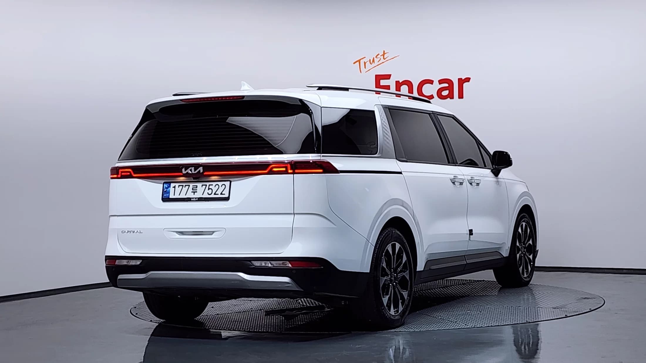 Kia Carnival 9-Seater Prestige, 2022 г. 60855 км. — фото 2