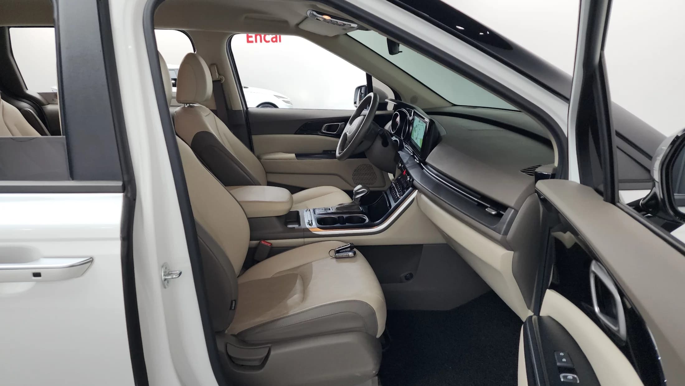 Kia Carnival 9-Seater Prestige, 2022 г. 60855 км. — фото 11