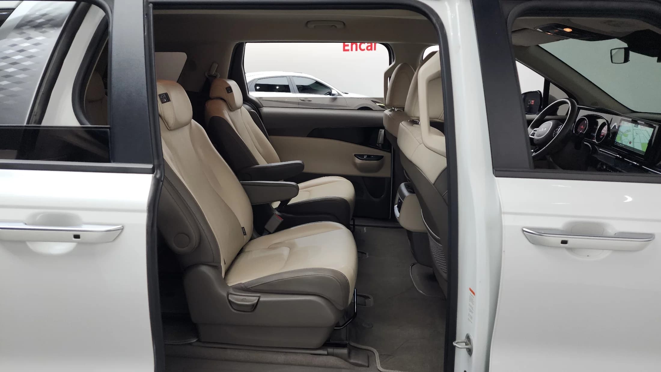 Kia Carnival 9-Seater Prestige, 2022 г. 60855 км. — фото 12
