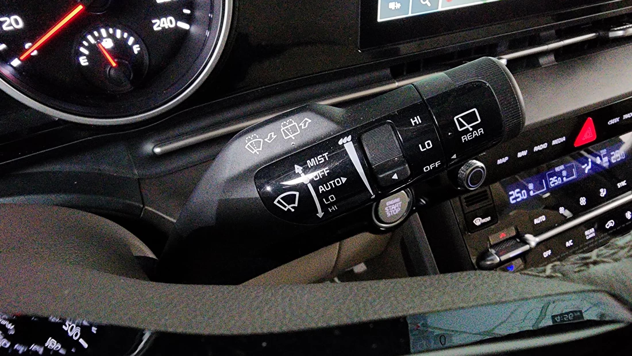 Kia Carnival 9-Seater Prestige, 2022 г. 60855 км. — фото 18