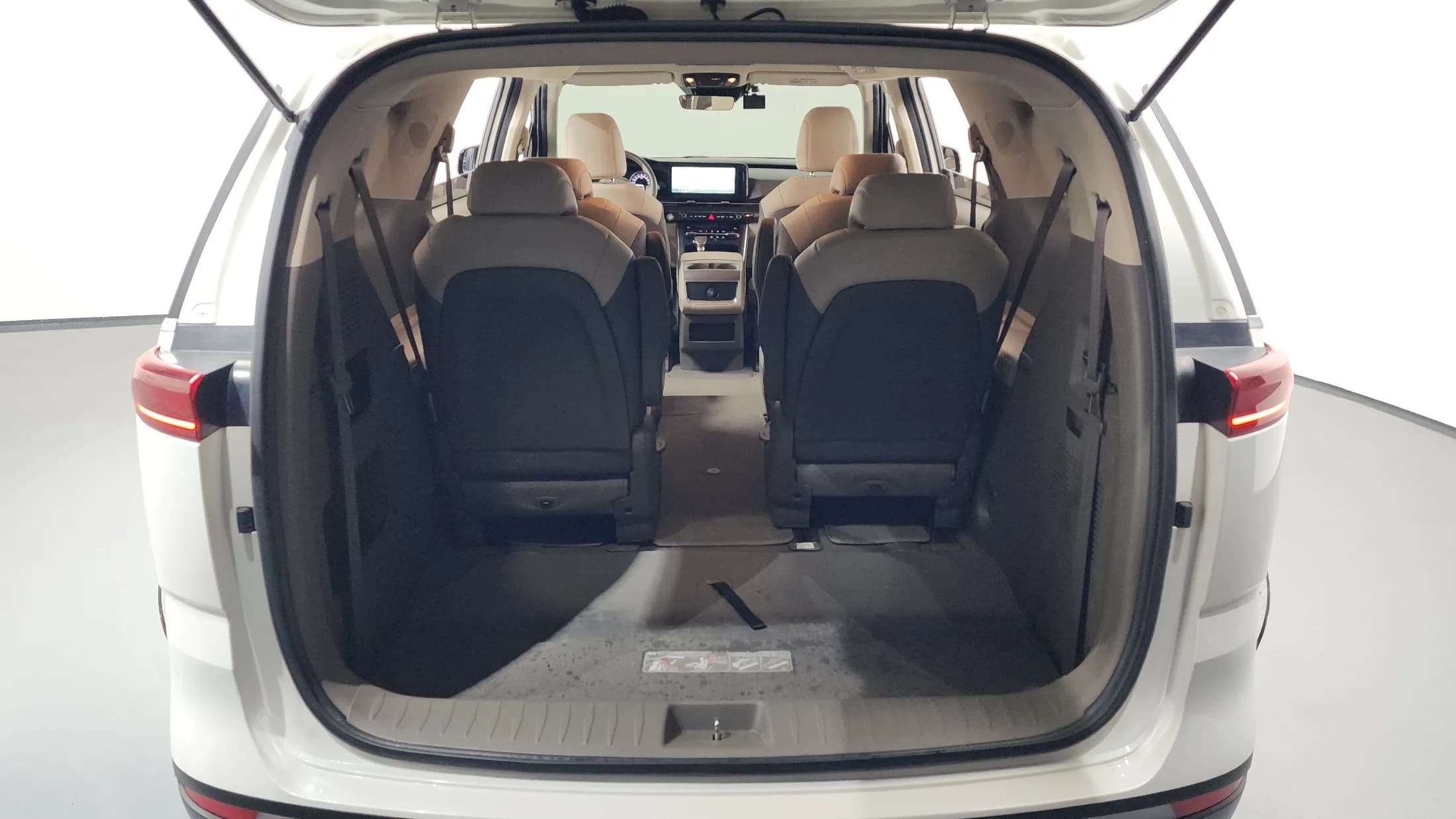 Kia Carnival 9-Seater Prestige, 2022 г. 60855 км. — фото 20