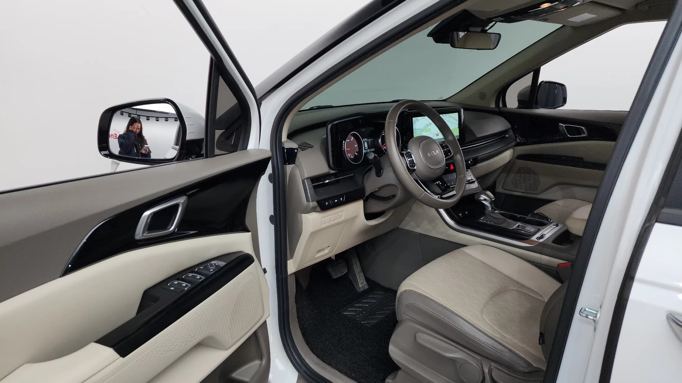 Kia Carnival 9-Seater Prestige, 2022 г. 60855 км. — фото 10