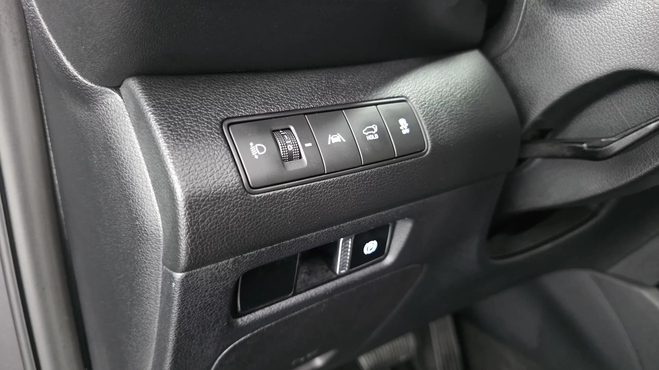 Hyundai Santa Fe HEV 1.6 4WD Prestige, гибрид, 2022 г. 88925 км. — фото 13