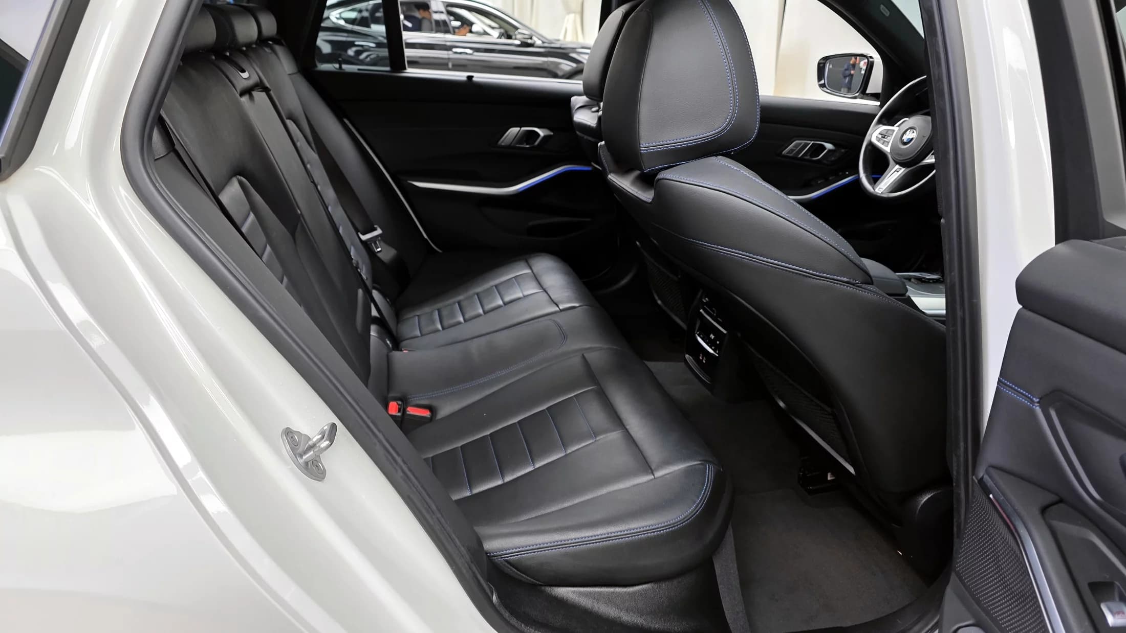 BMW 3-Series 320i Touring M Sports, 2022 г. 55530 км. — фото 12